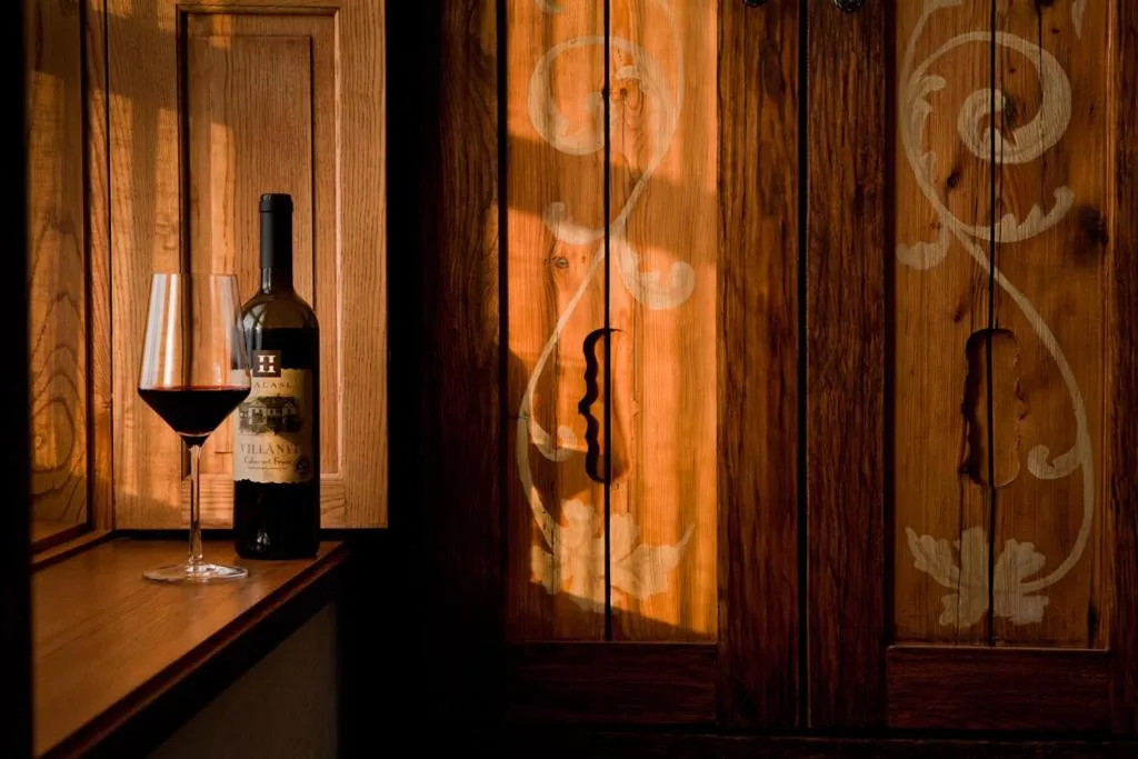 Decorative detail in Halasi Pince Panzió