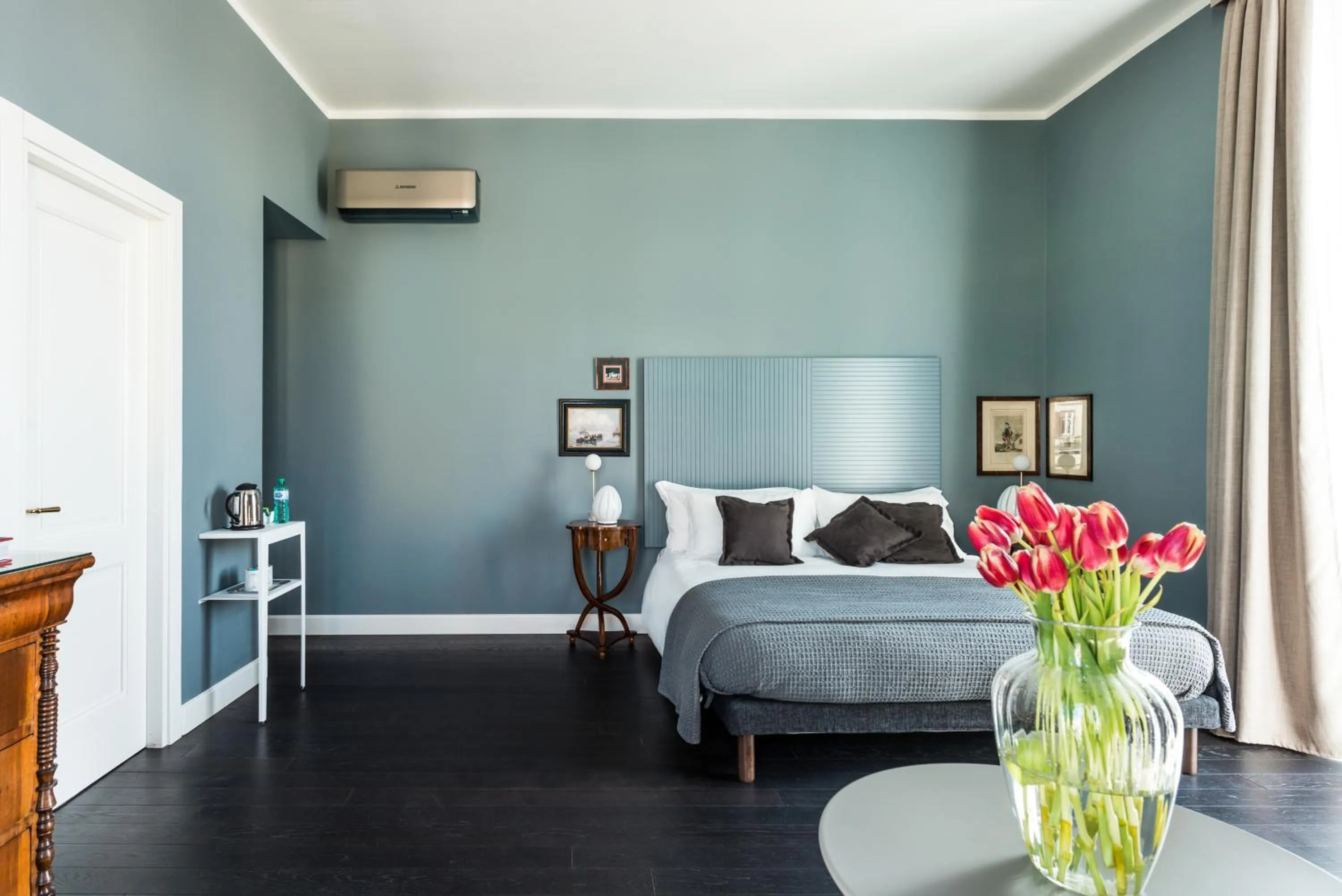 Photo of the whole room, Bed in Rinuccini Relais