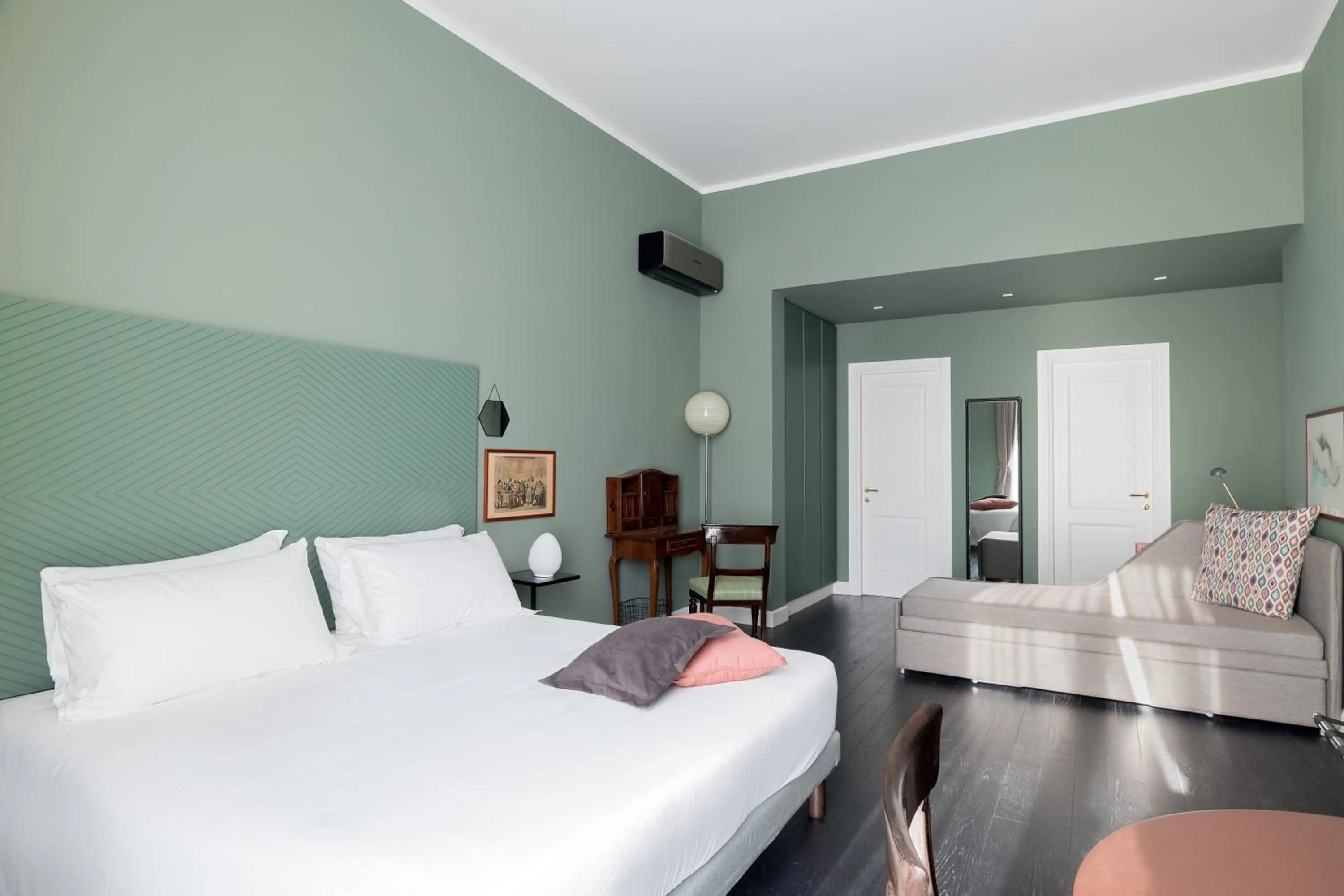 Photo of the whole room, Bed in Rinuccini Relais