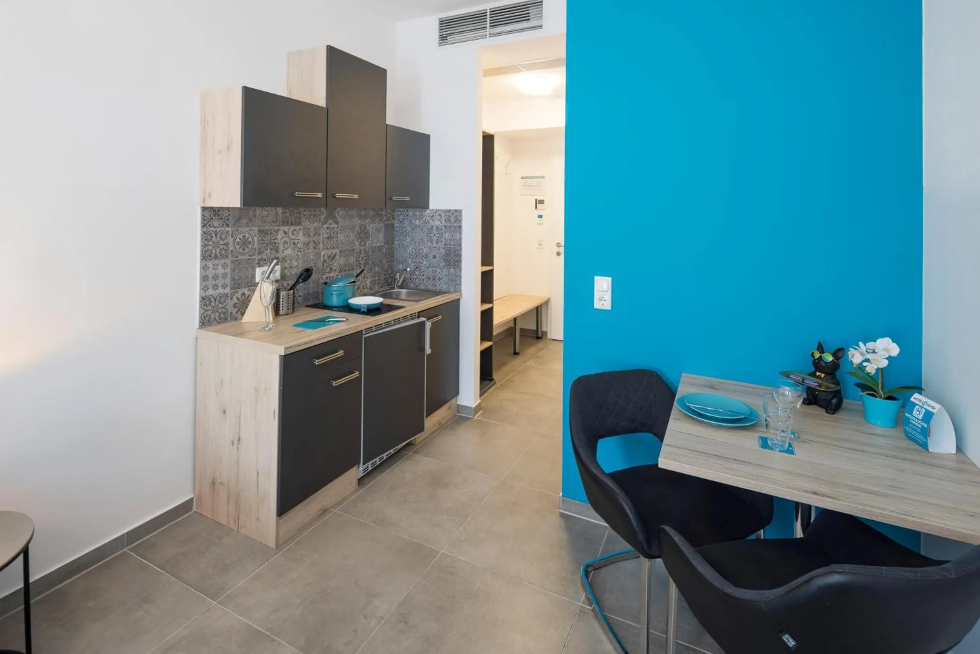 Kitchen or kitchenette in MOTEL24seven