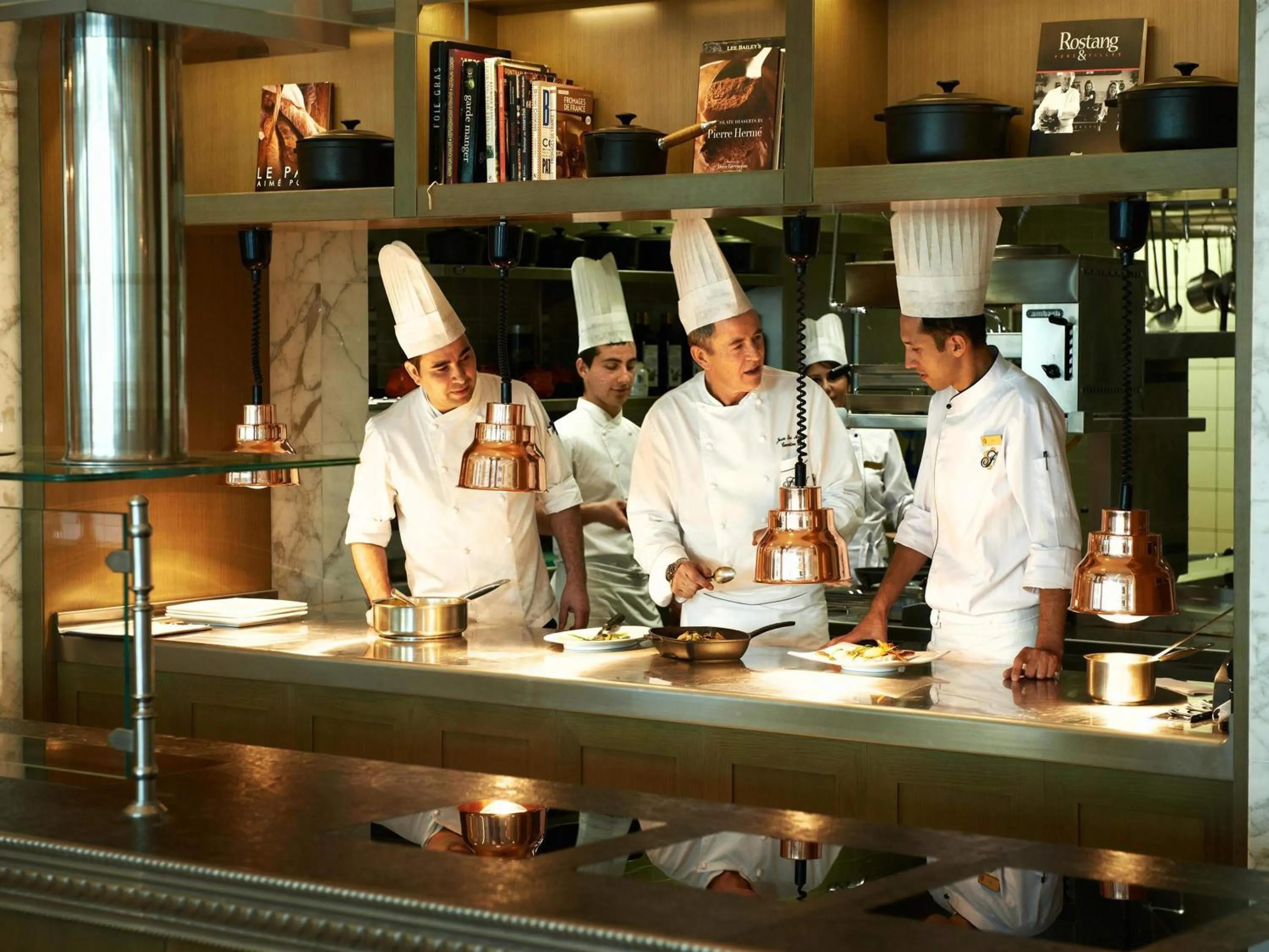 Restaurant/places to eat in Fairmont Baku, Flame Towers