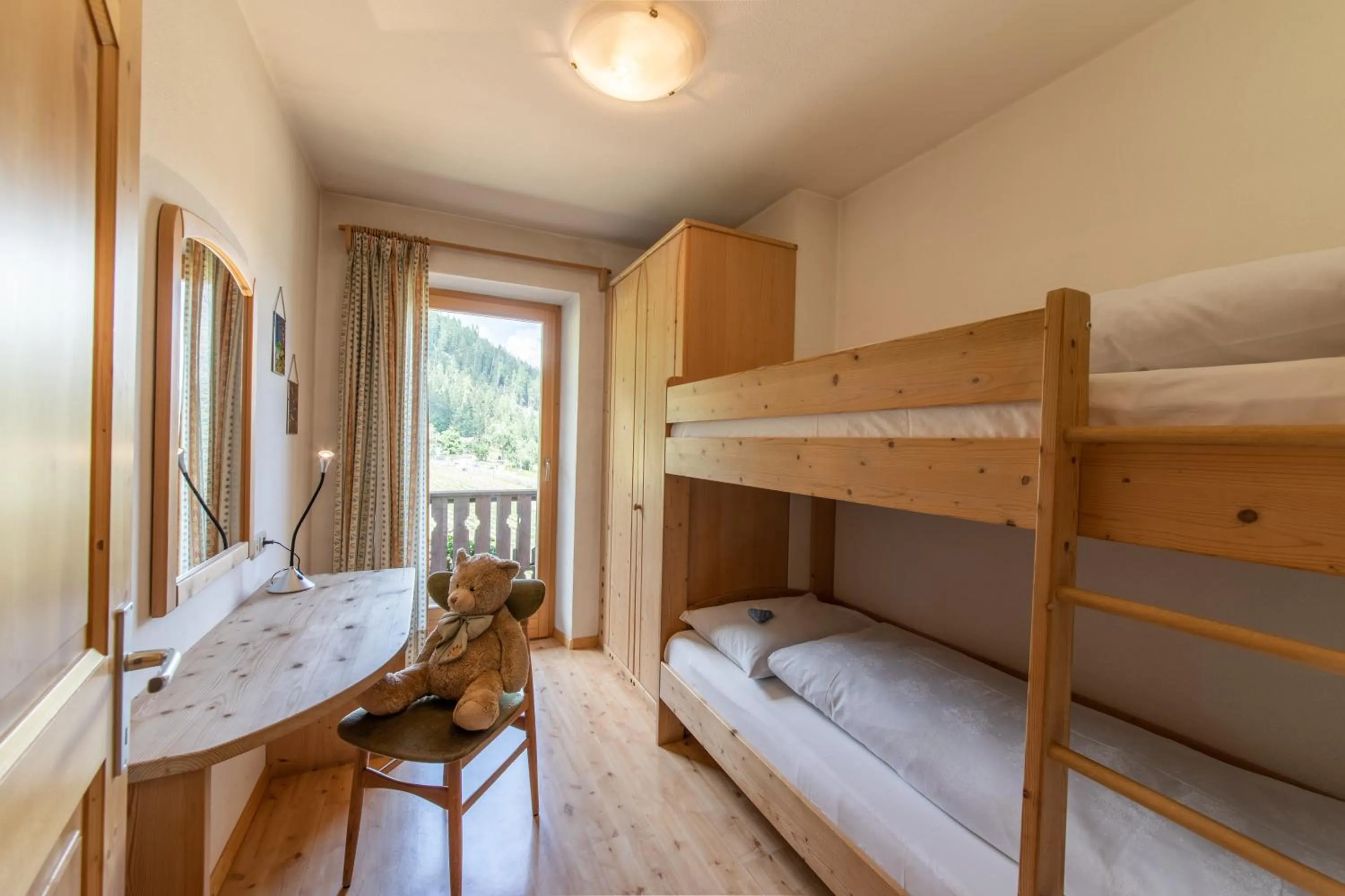 bunk bed, Bed in Haus Adlerhorst