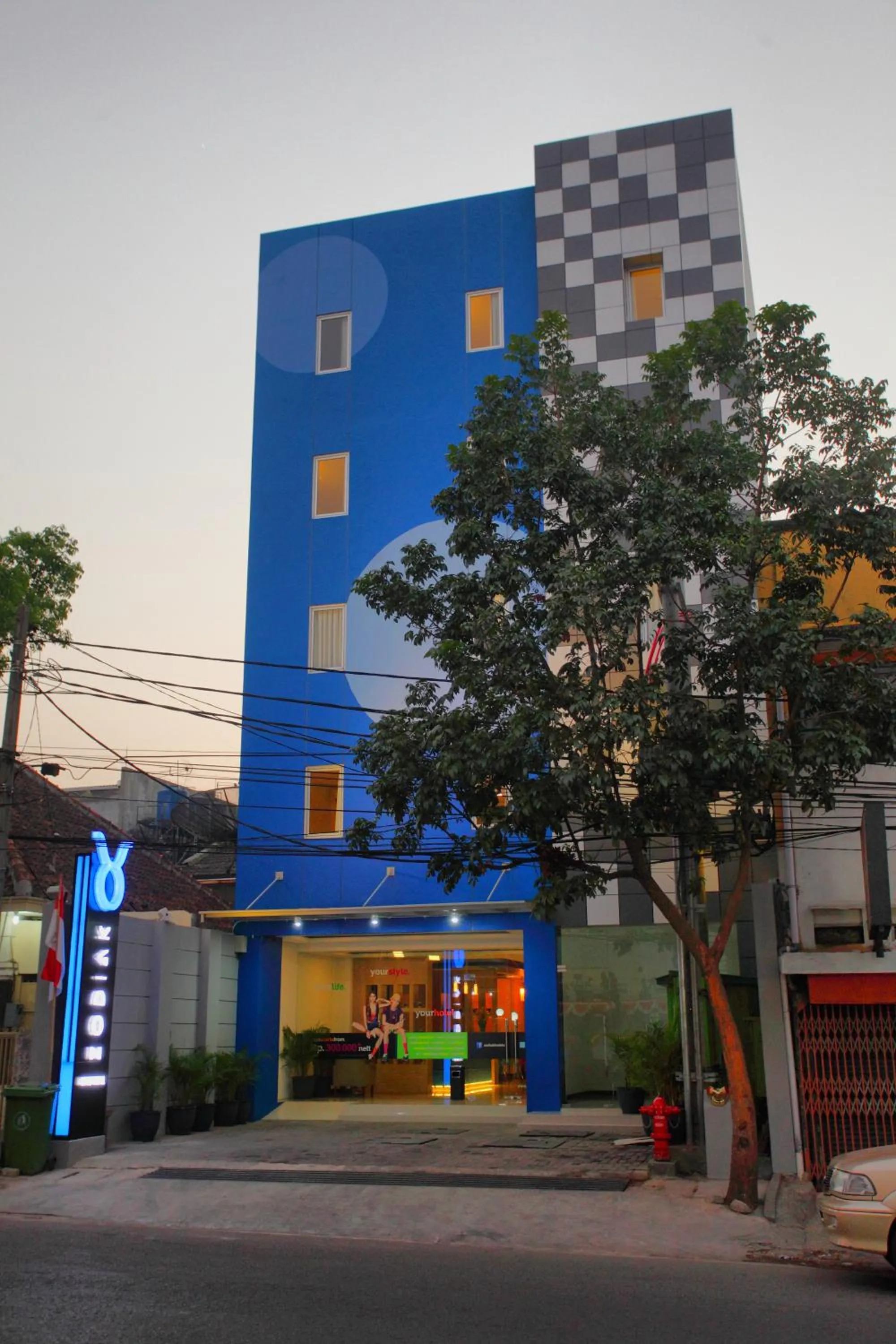 Facade/entrance in Zodiak Paskal by KAGUM Hotels