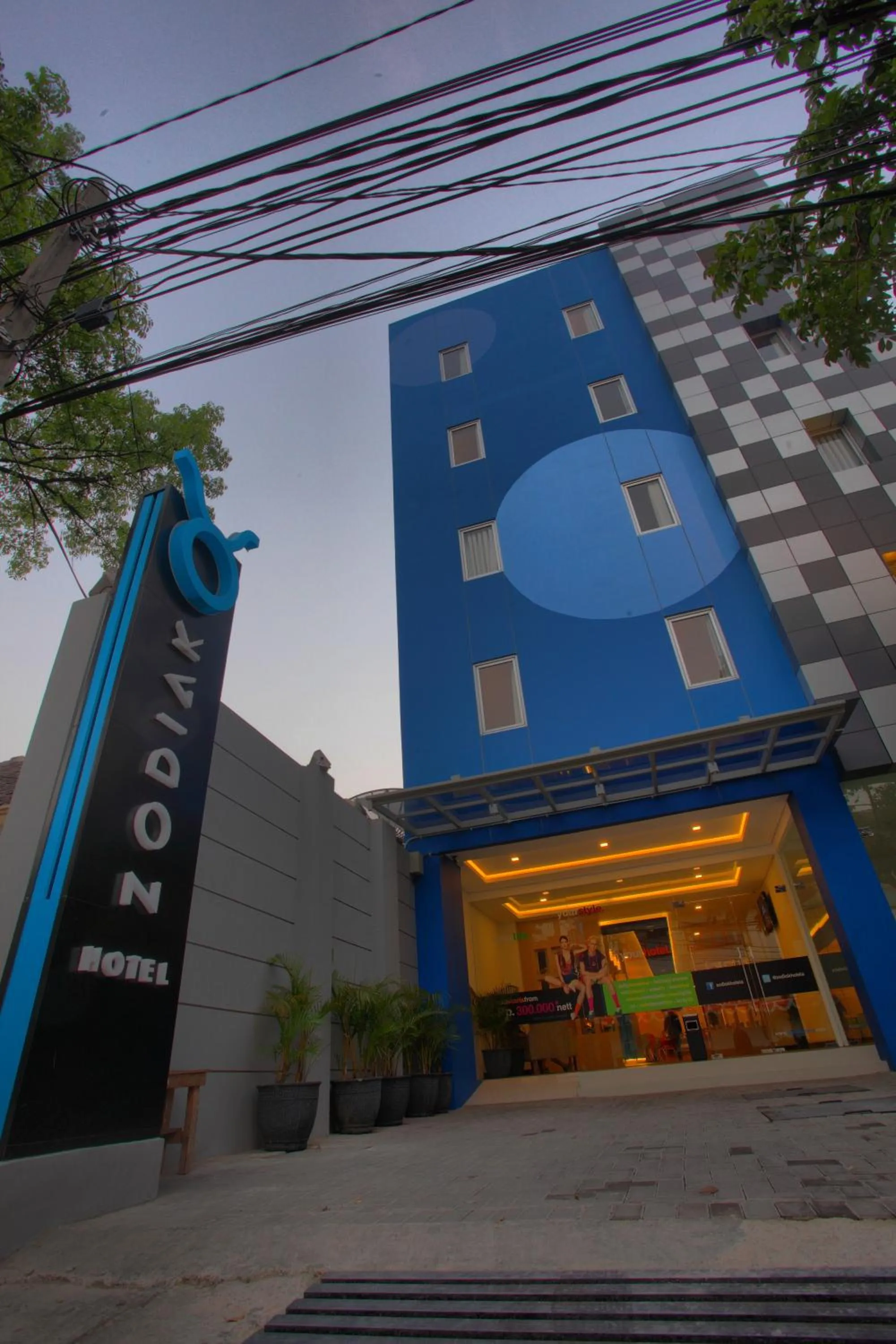 Facade/entrance in Zodiak Paskal by KAGUM Hotels