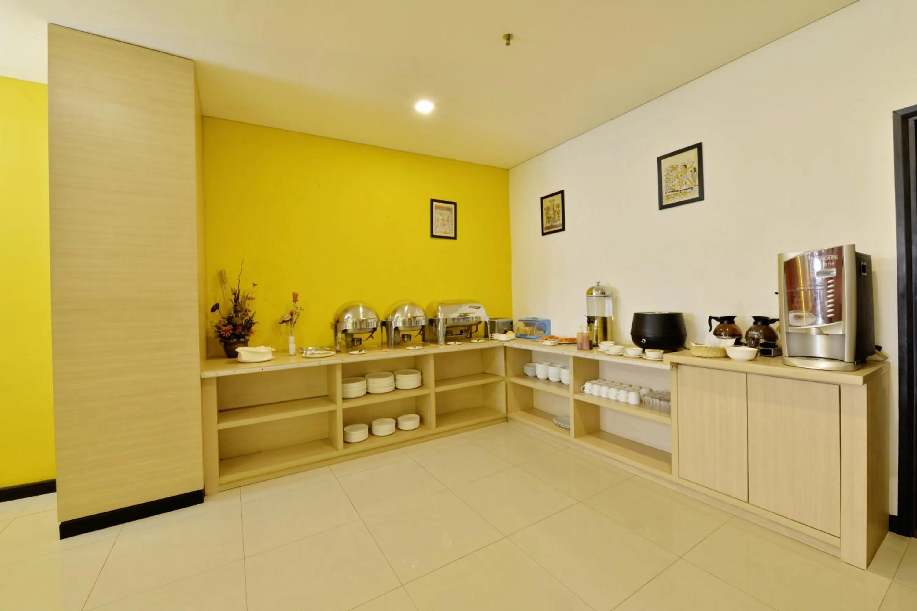 Restaurant/places to eat in Zodiak Paskal by KAGUM Hotels