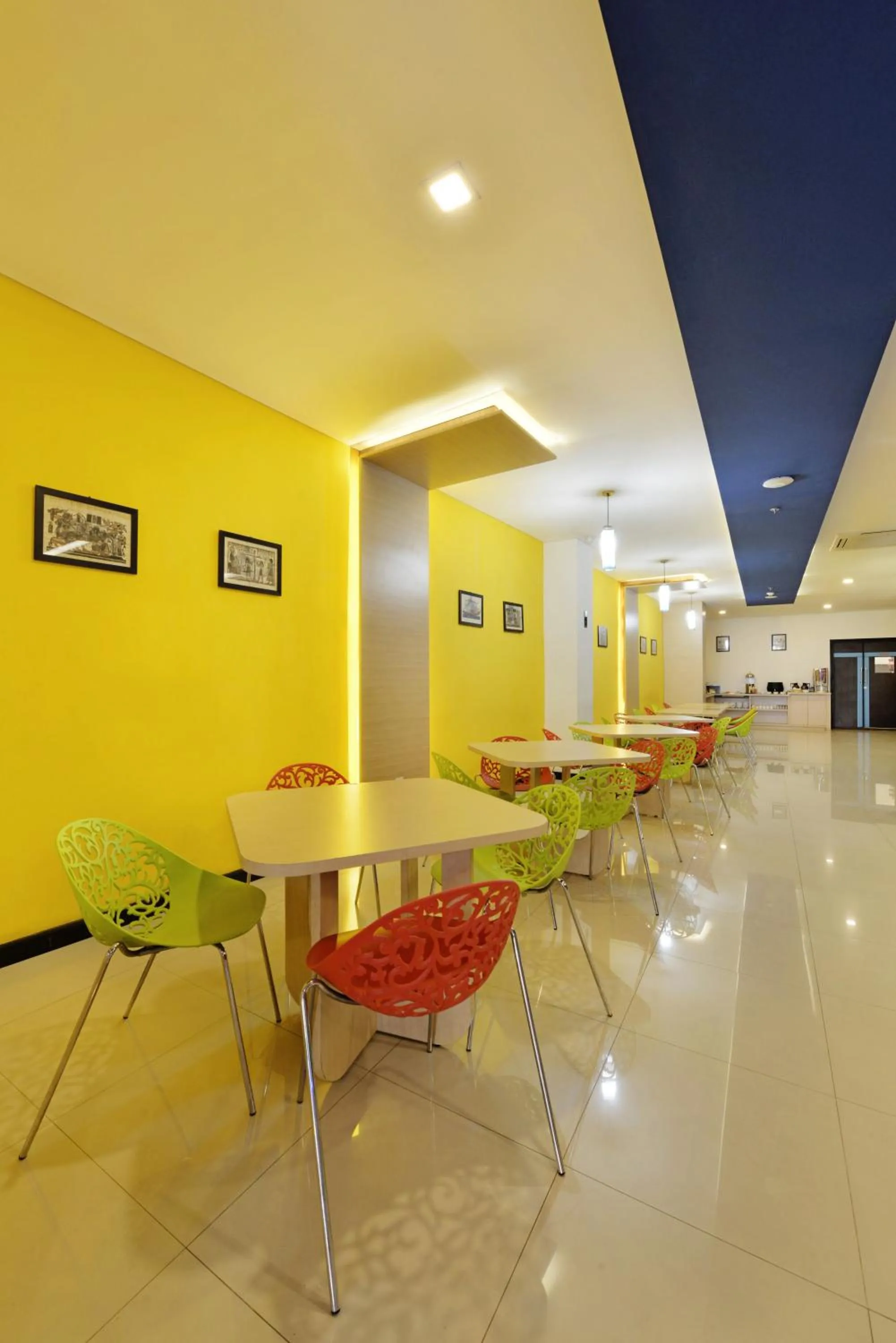 Restaurant/places to eat in Zodiak Paskal by KAGUM Hotels