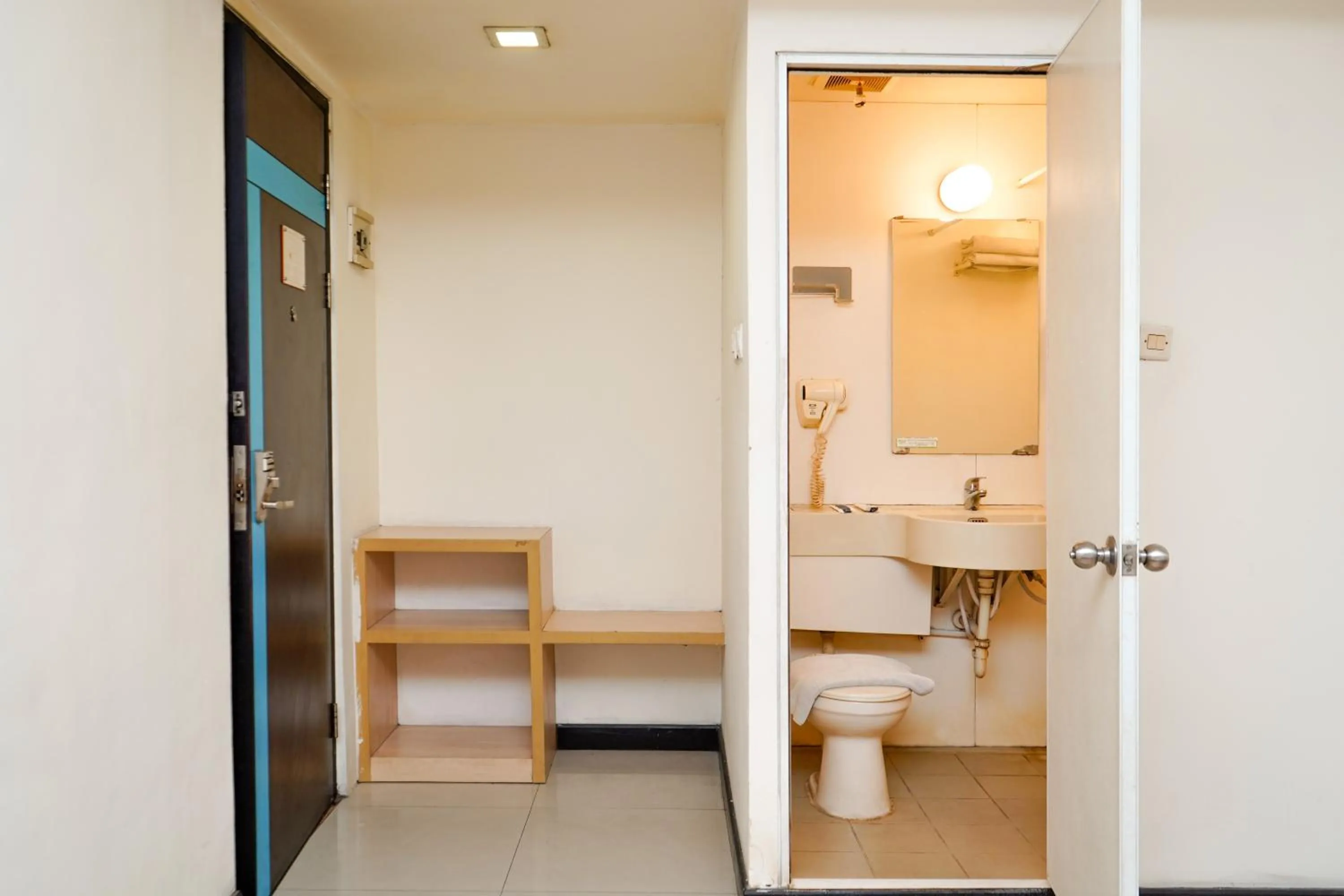 Shower in Zodiak Paskal by KAGUM Hotels