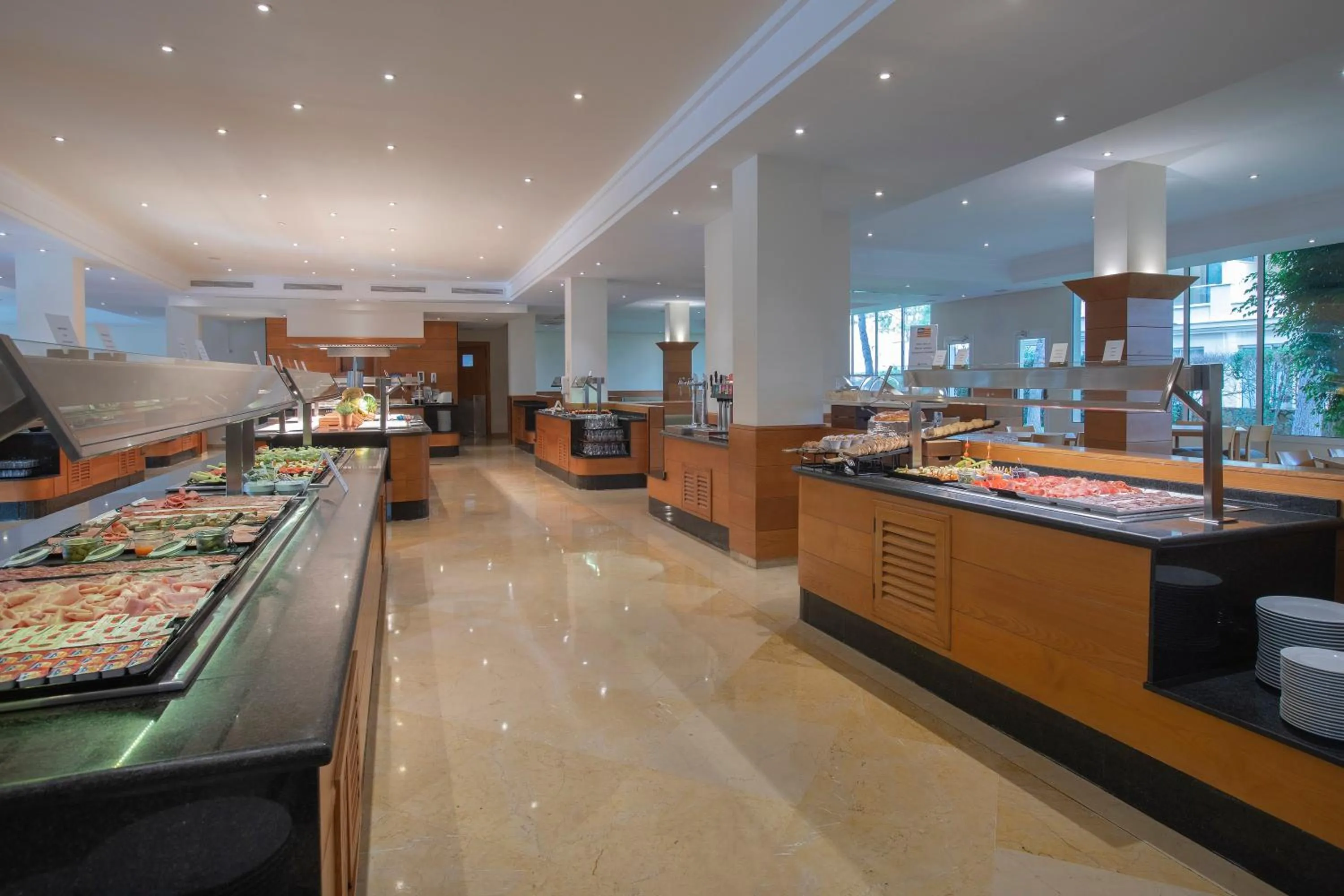 Restaurant/places to eat in HM Mar Blau