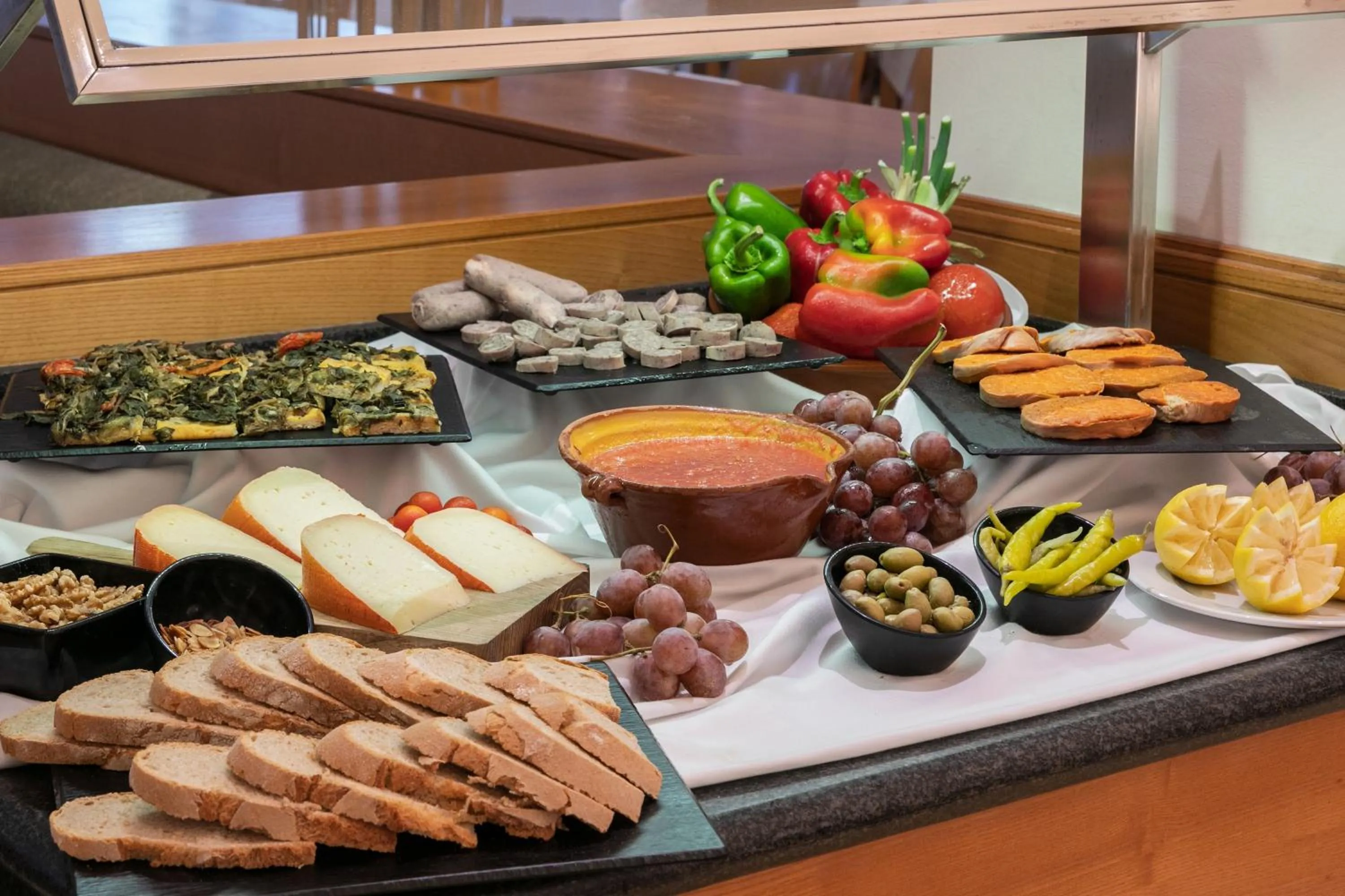 Buffet breakfast in HM Mar Blau