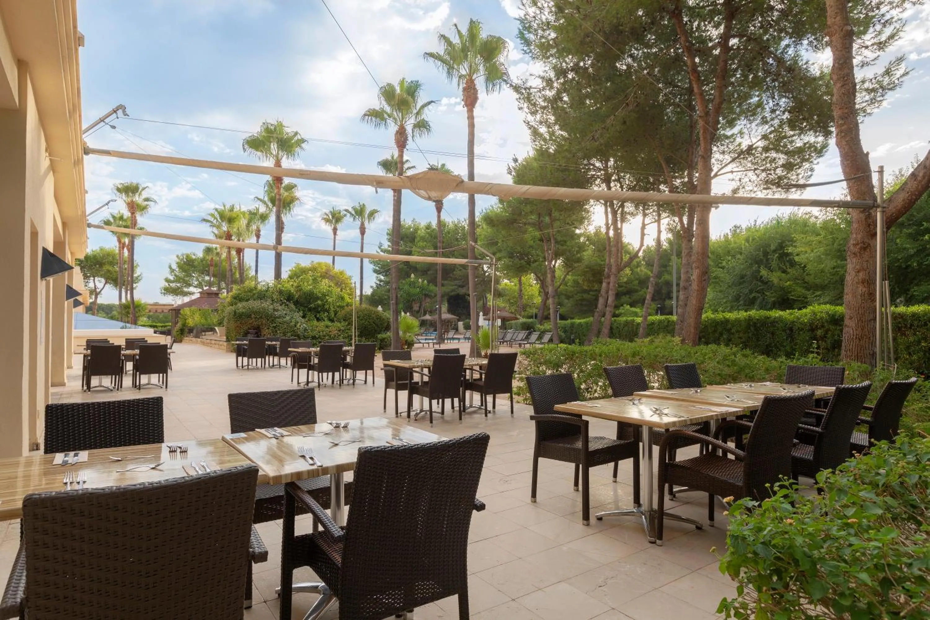 Restaurant/places to eat in HM Mar Blau