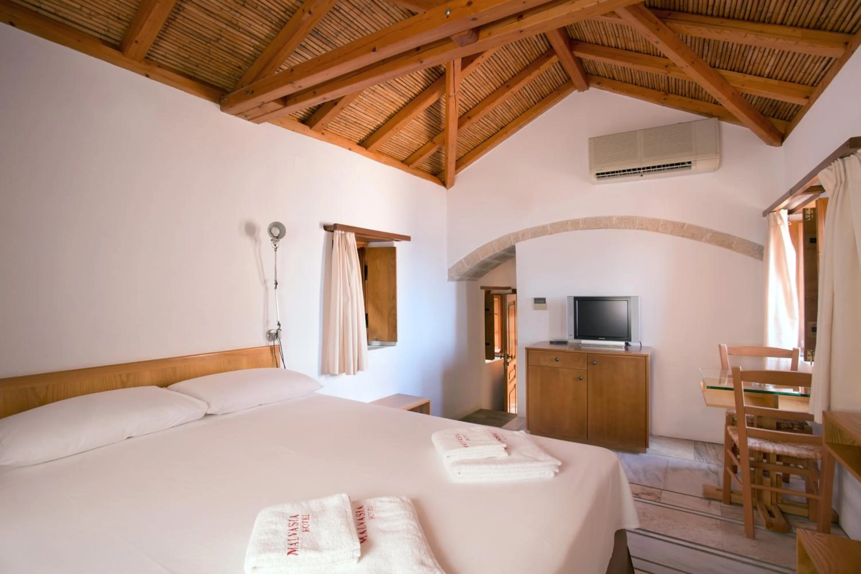 Bedroom, Bed in Bastione Malvasia Hotel (ex New Malvasia)
