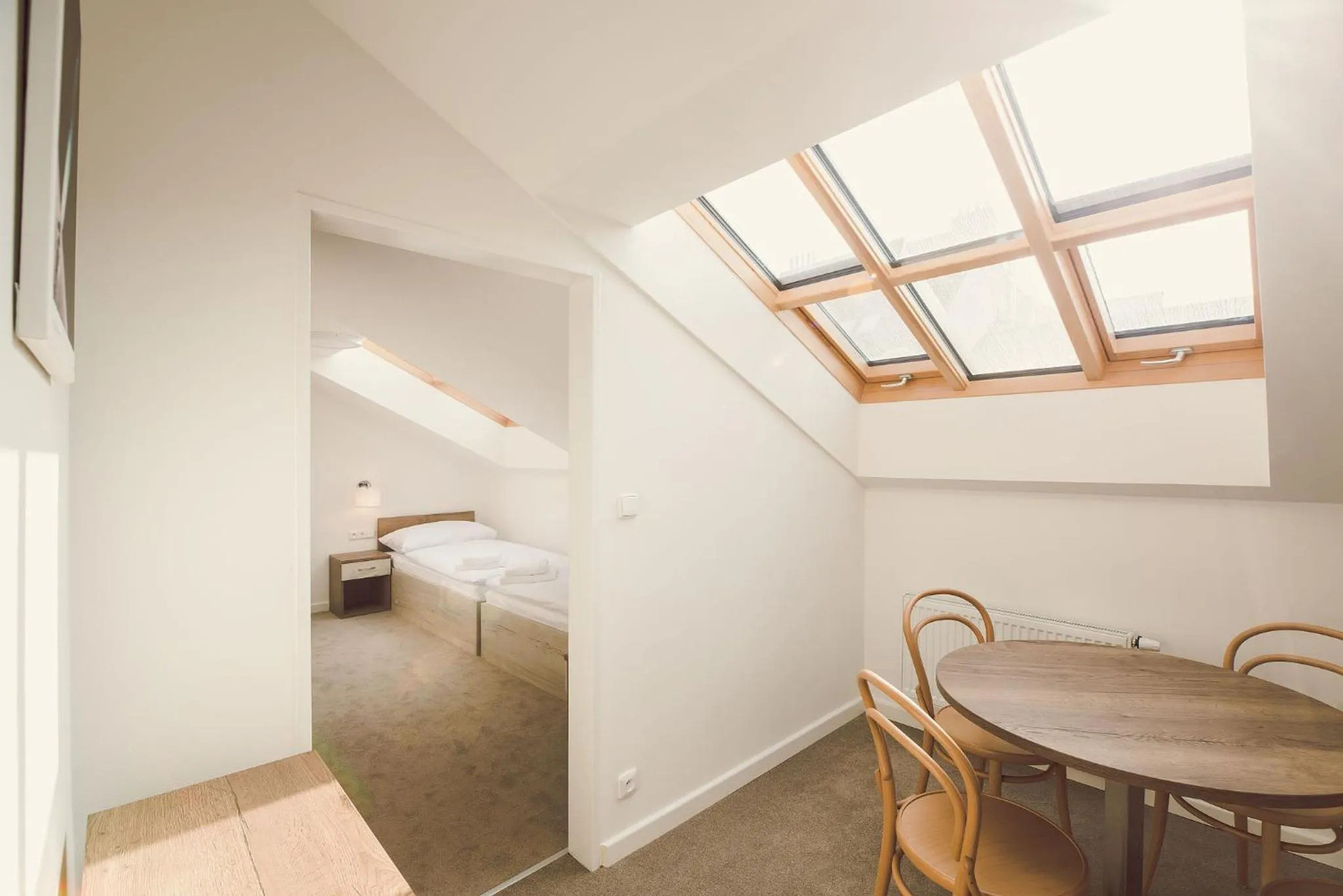 Seating area, Bed in Kings Residence