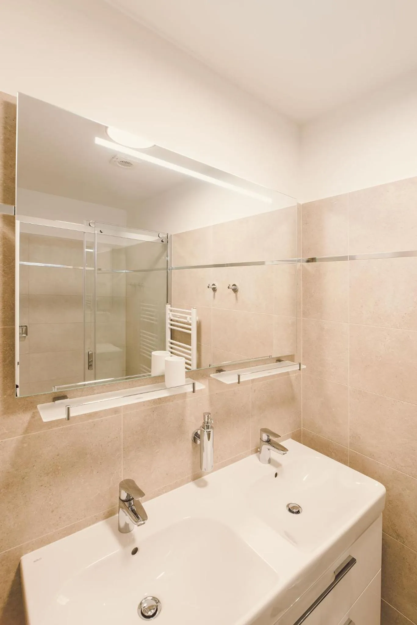 Shower in Kings Residence