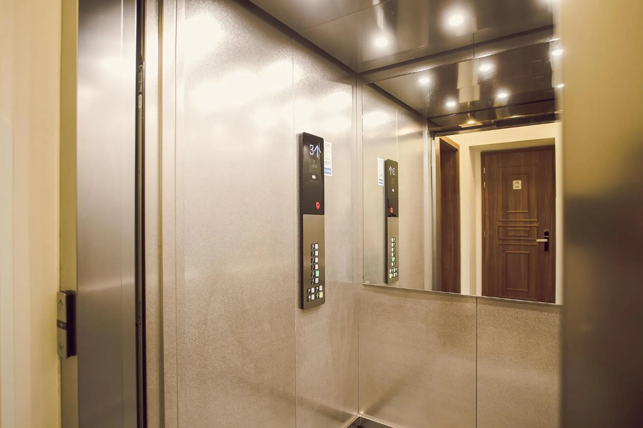 elevator in Kings Residence