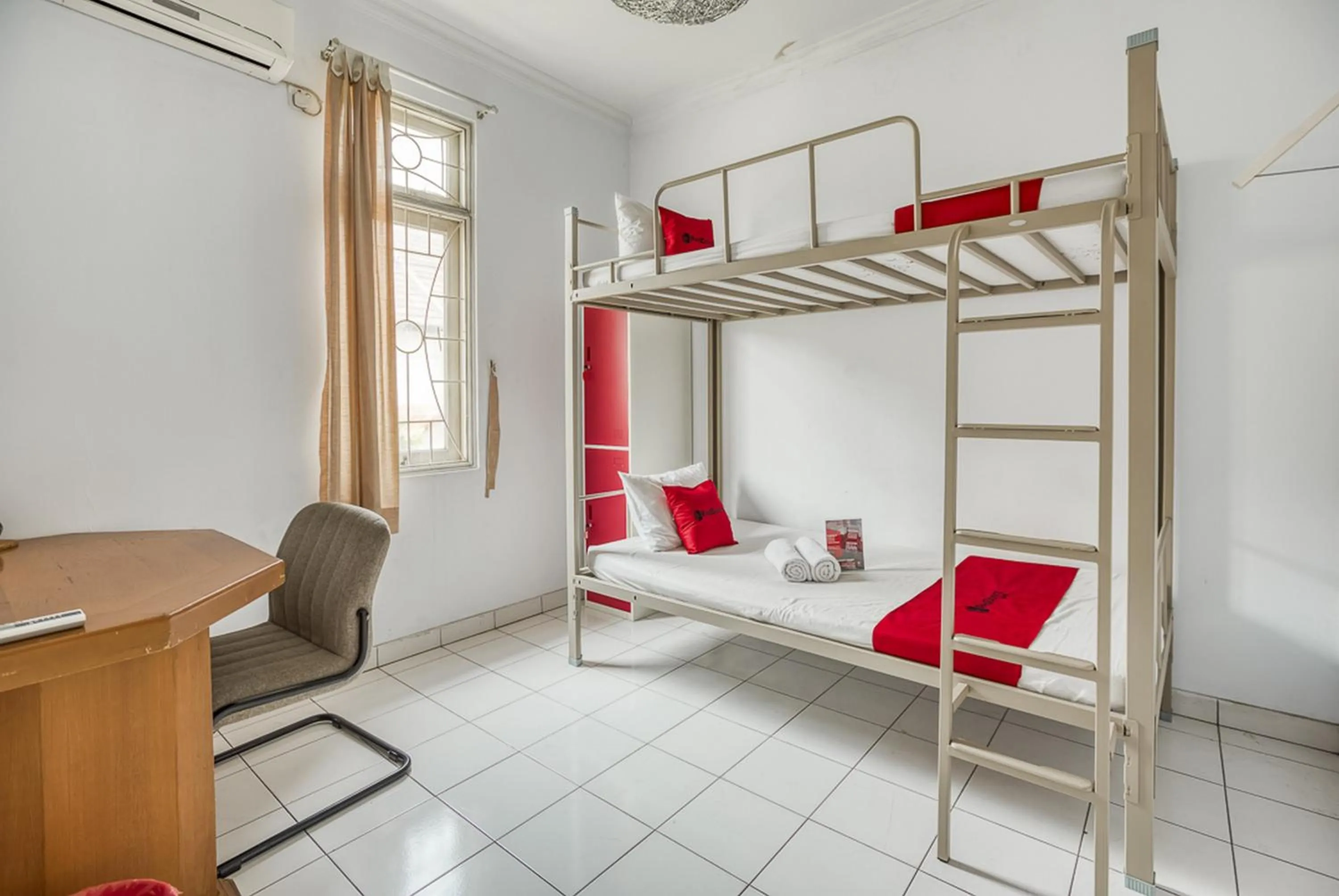 Bed in RedDoorz Hostel @ Feliz Noche Cengkareng