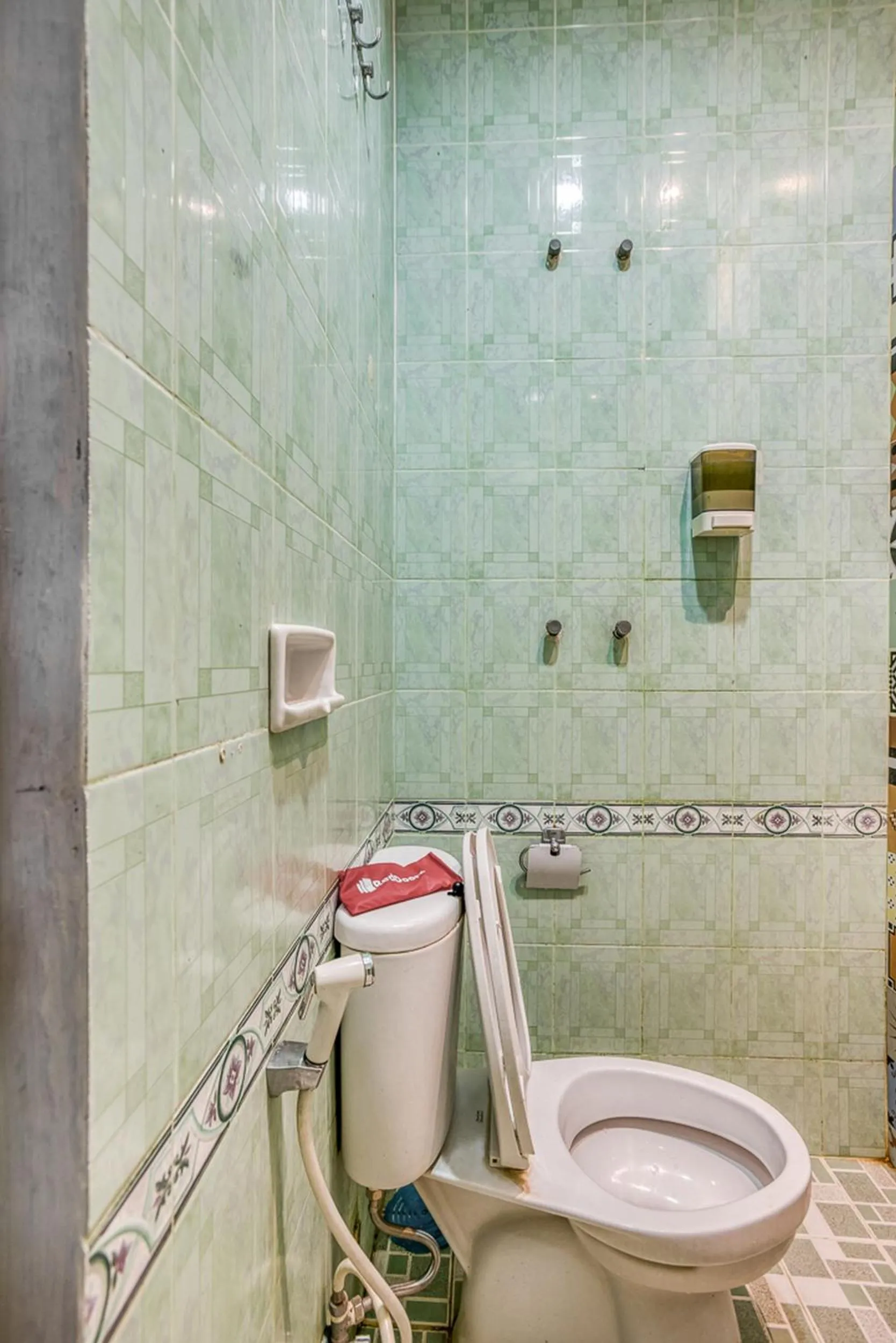 RedDoorz Hostel @ Feliz Noche Cengkareng