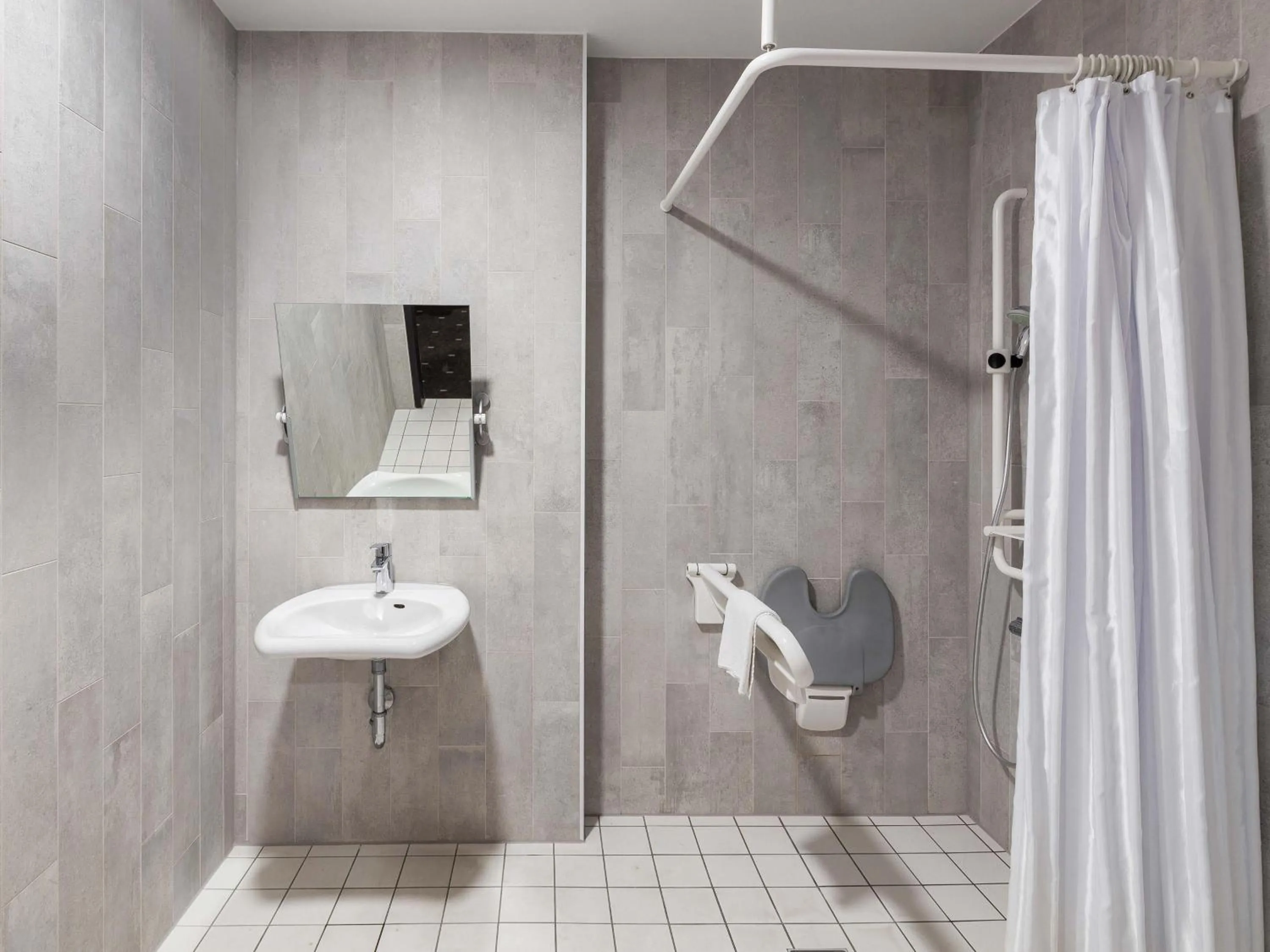 Bathroom in B&B Hotel Mönchengladbach