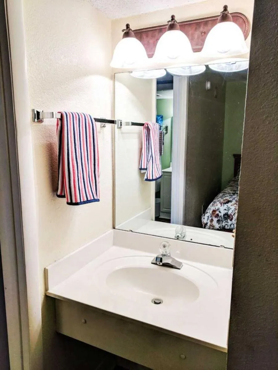 Bathroom, Bed in Sand Dunes 2428