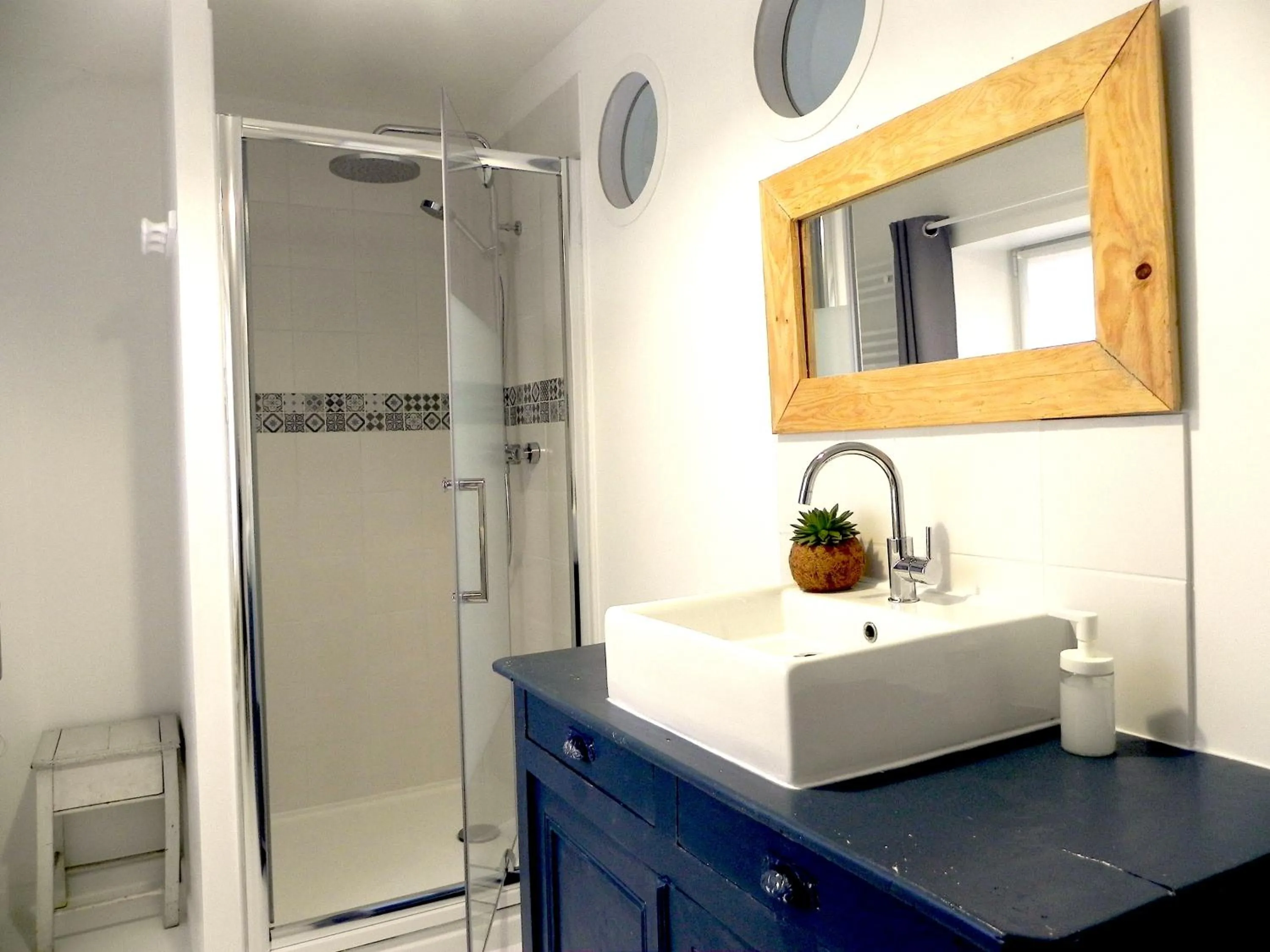 Bathroom in La Fontaine de Resnel