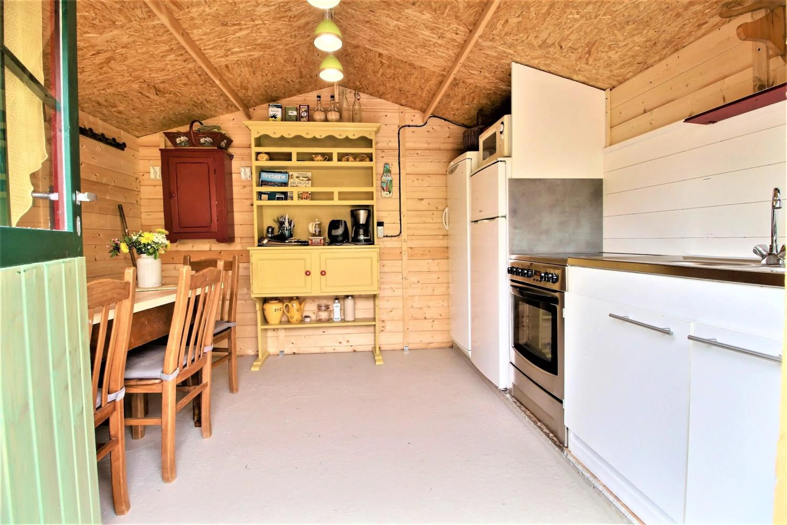 Communal kitchen in La Fontaine de Resnel