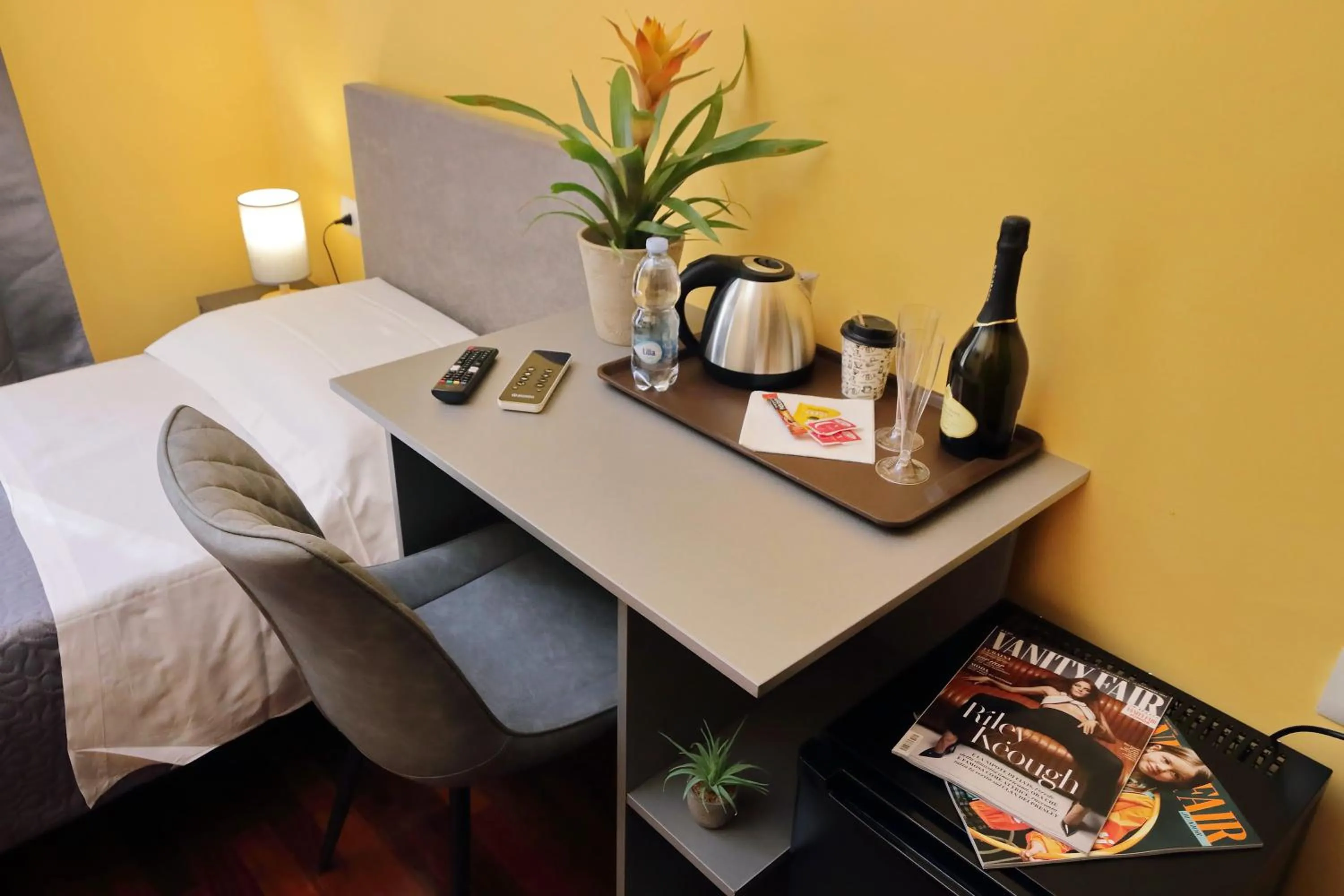 hair dresser, Bed in LHG Comfy Rooms