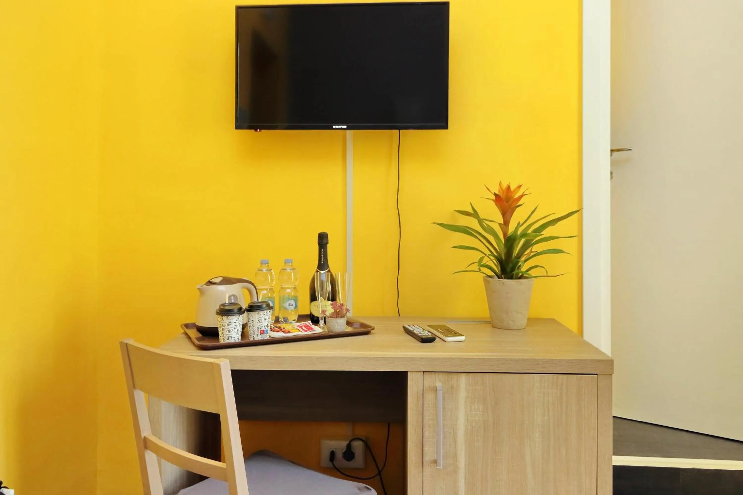 hair dresser in LHG Comfy Rooms