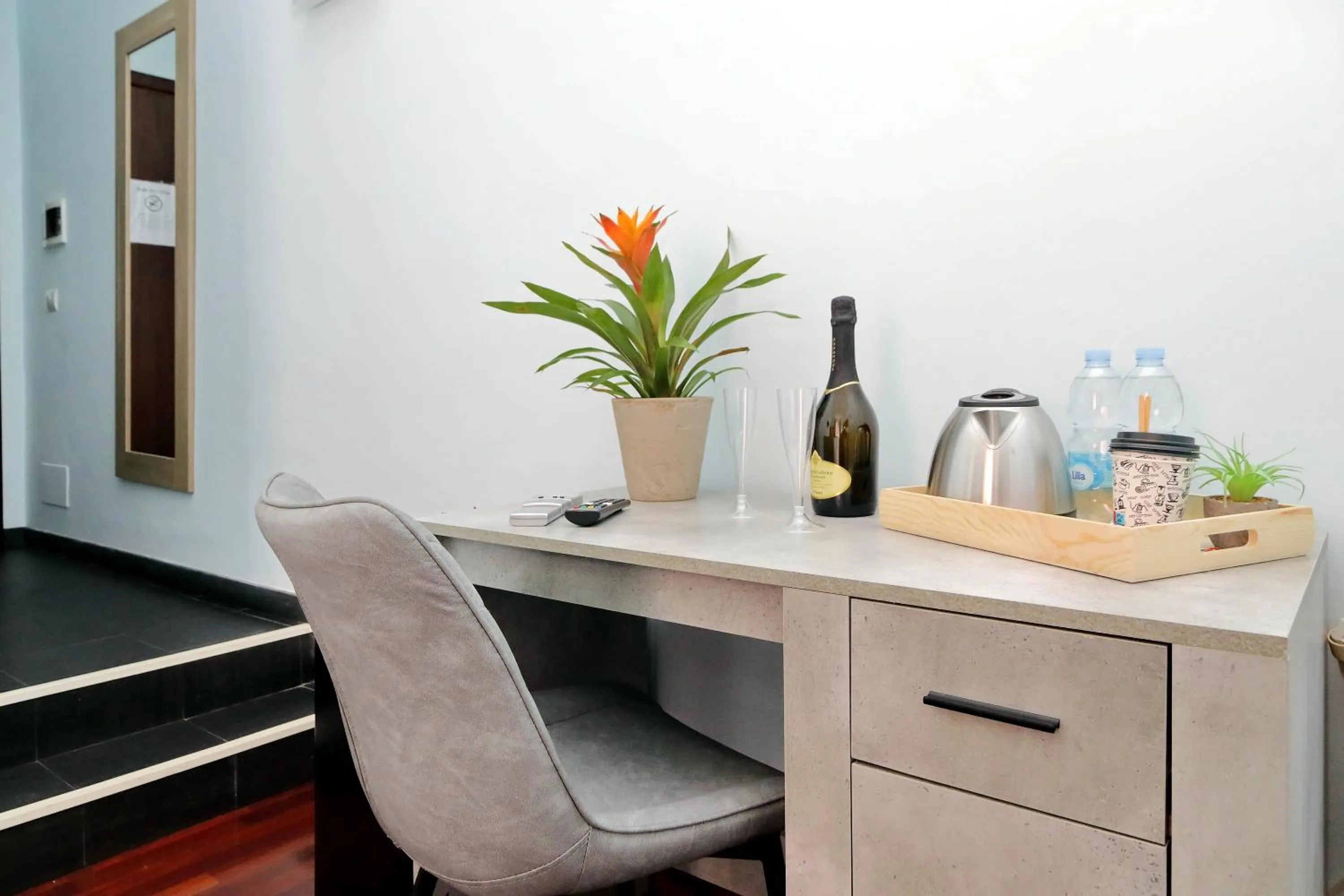 hair dresser in LHG Comfy Rooms