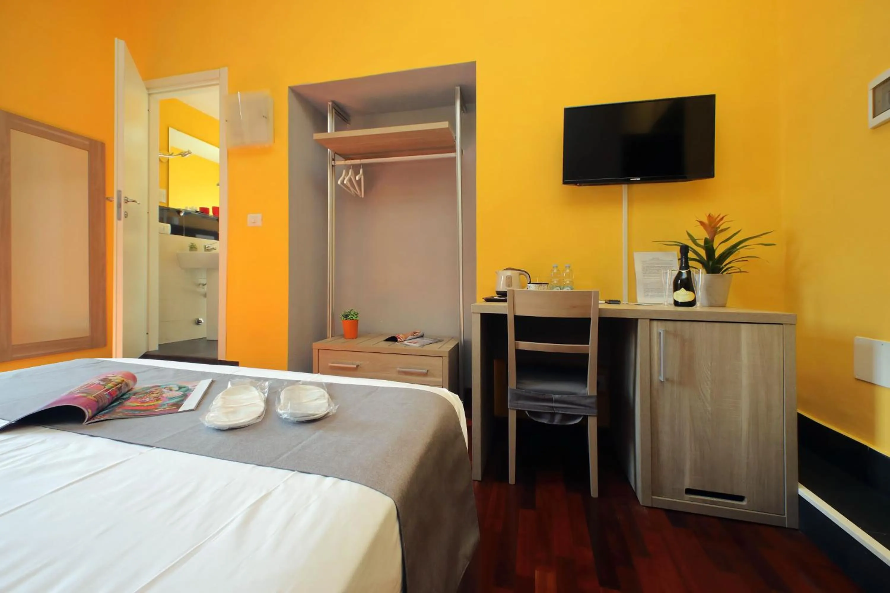 Photo of the whole room, Bed in LHG Comfy Rooms