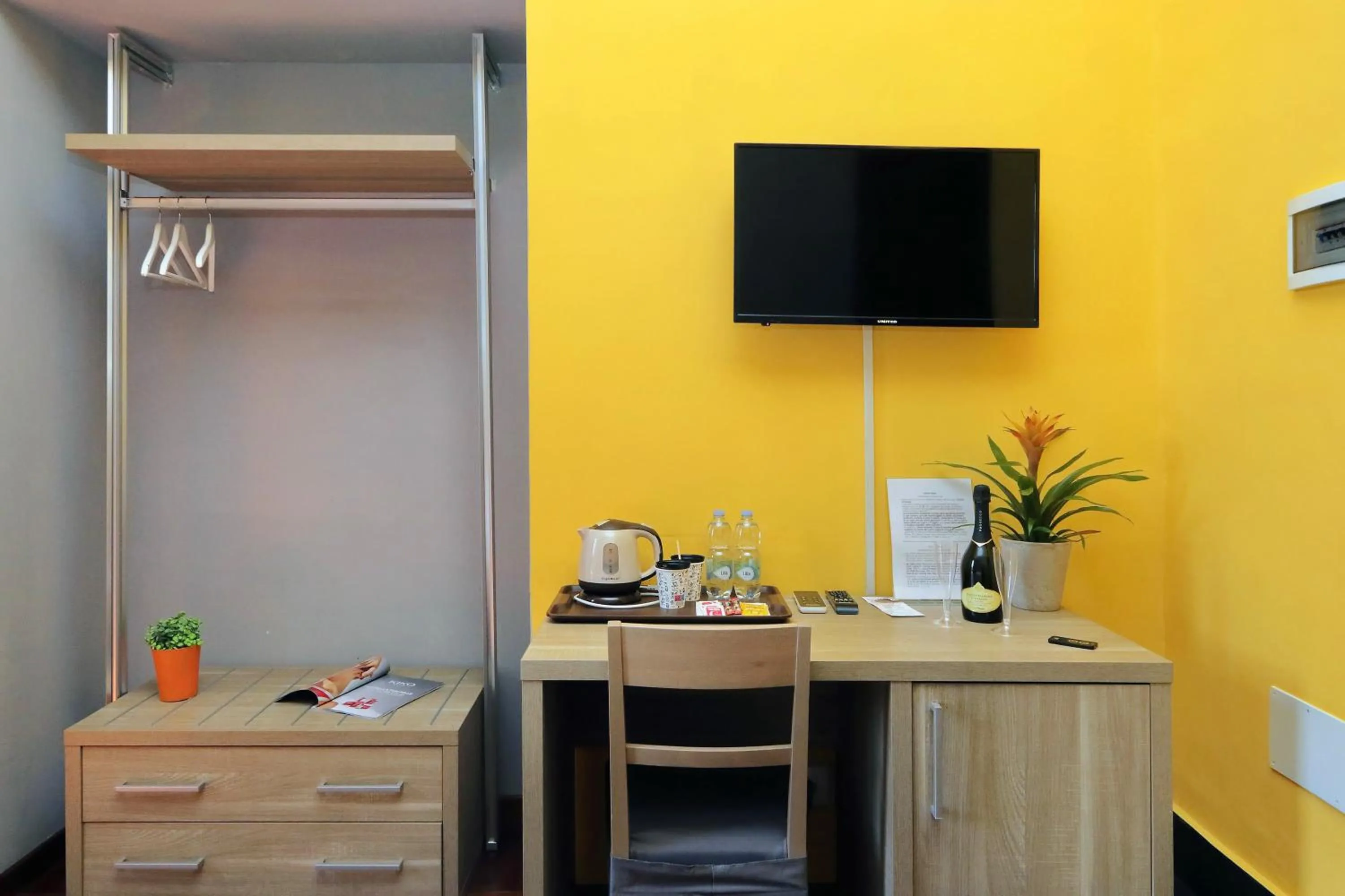 hair dresser in LHG Comfy Rooms