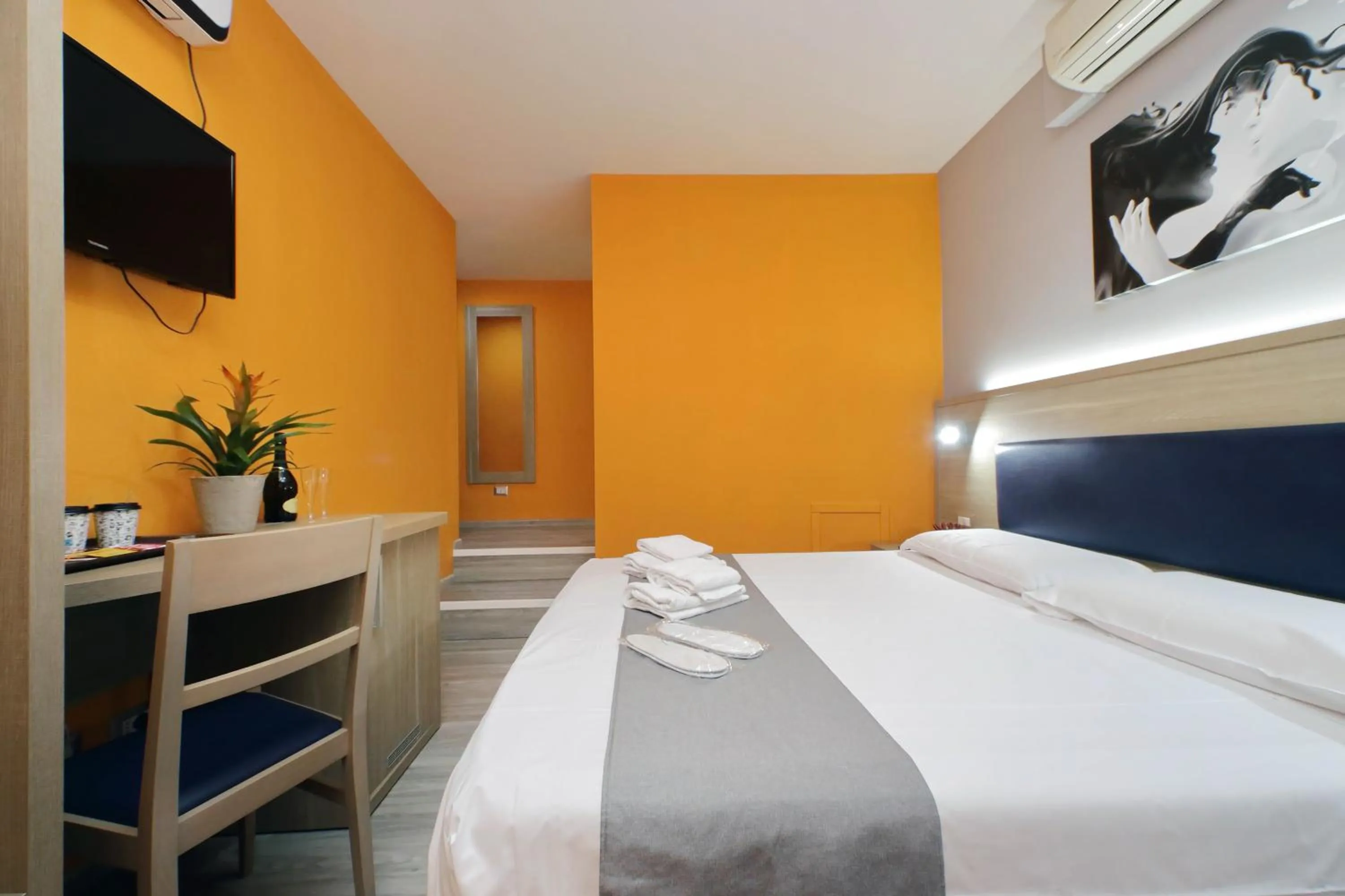 TV and multimedia, Bed in LHG Comfy Rooms