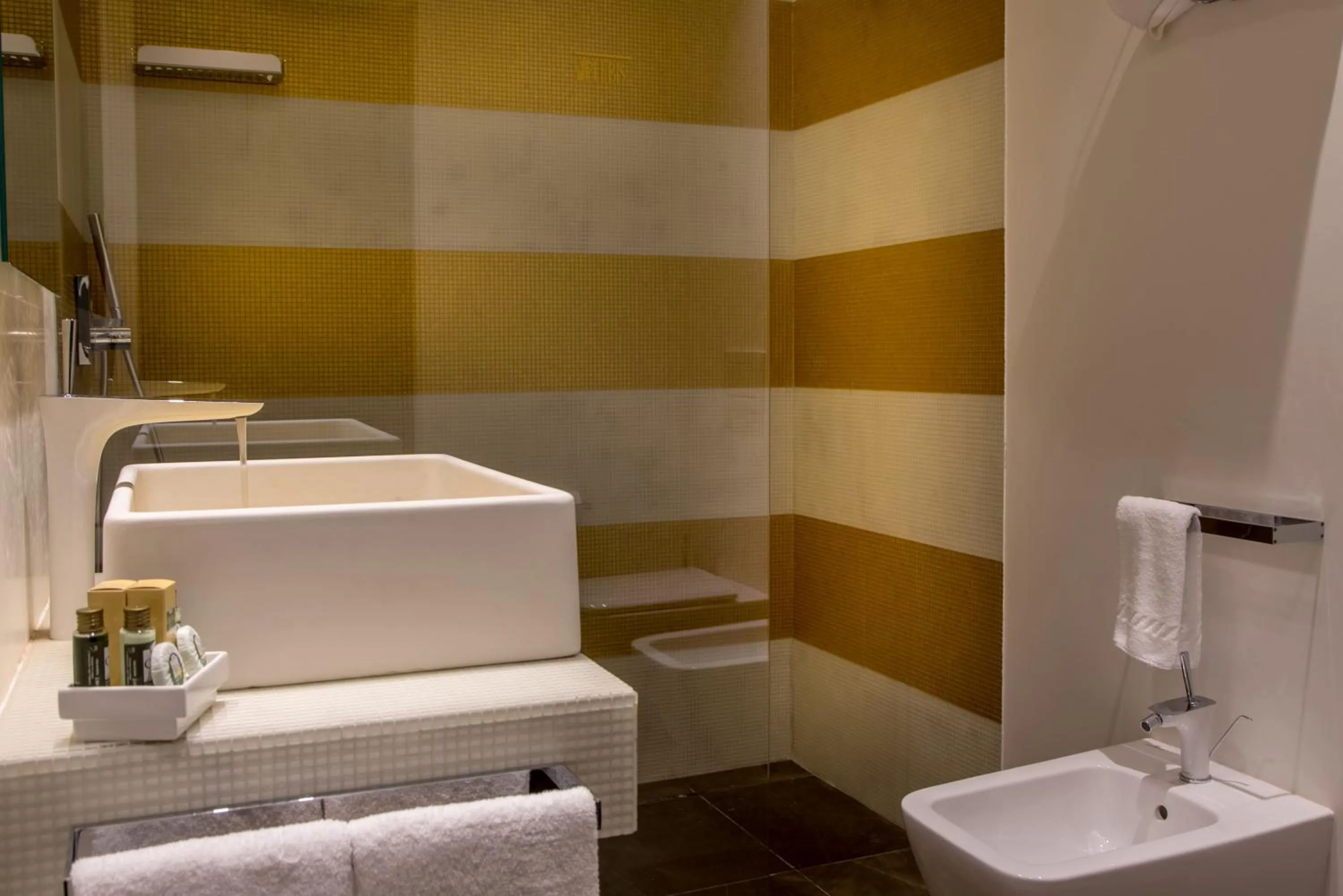 Shower in Plebis - B&B in Sicilia nel centro storico di Catania