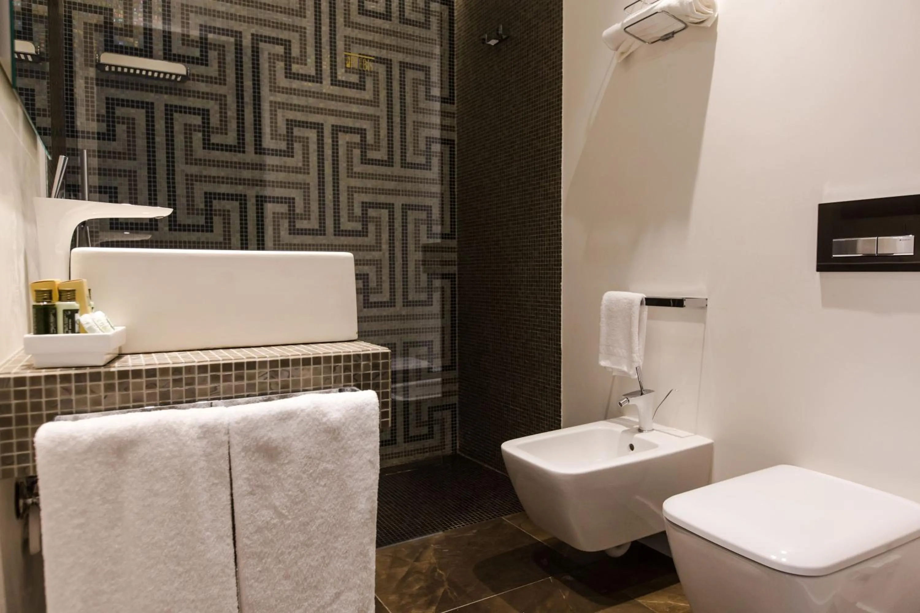 Shower in Plebis - B&B in Sicilia nel centro storico di Catania