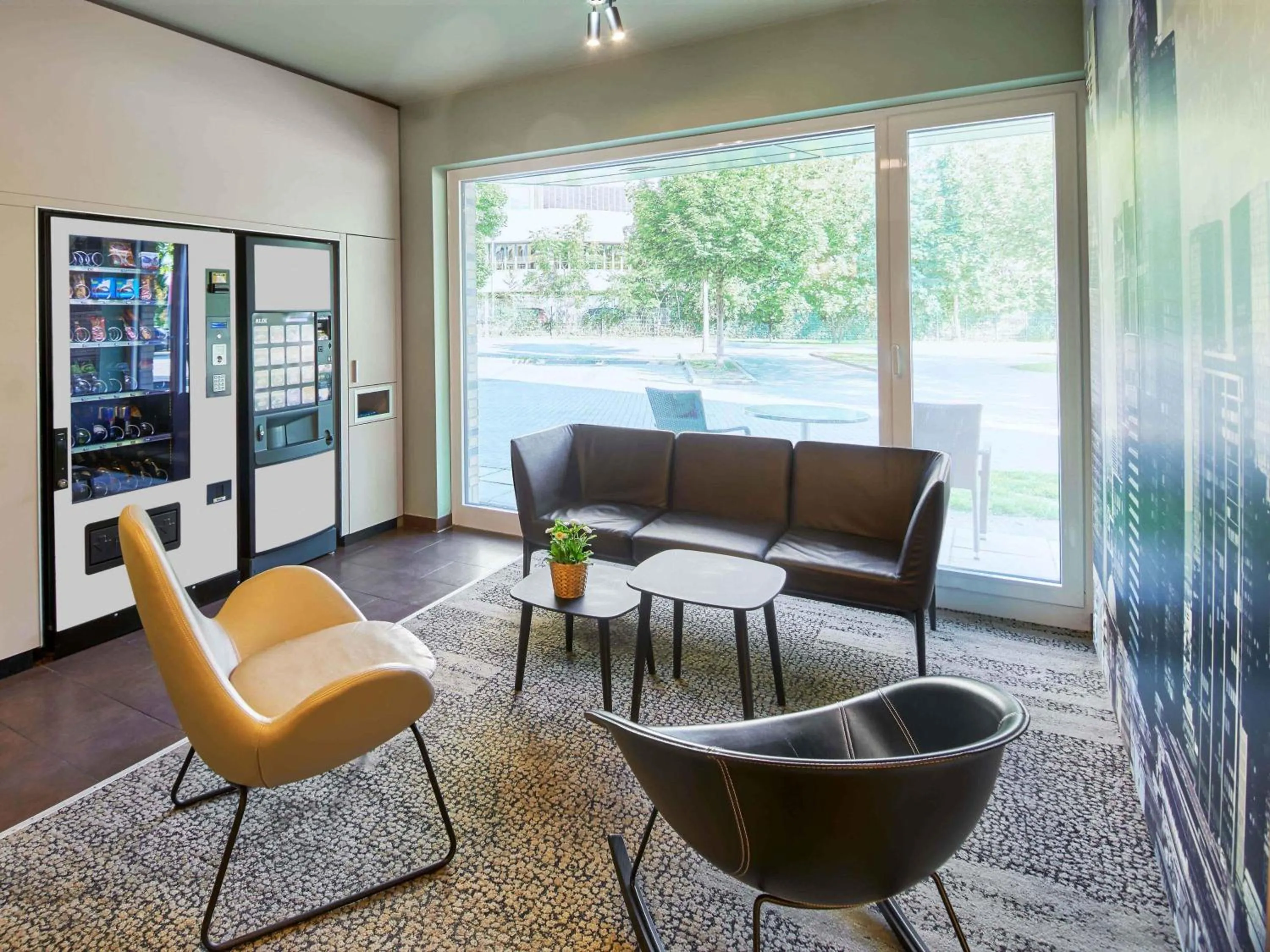 Lobby or reception in B&B Hotel Frankfurt-West