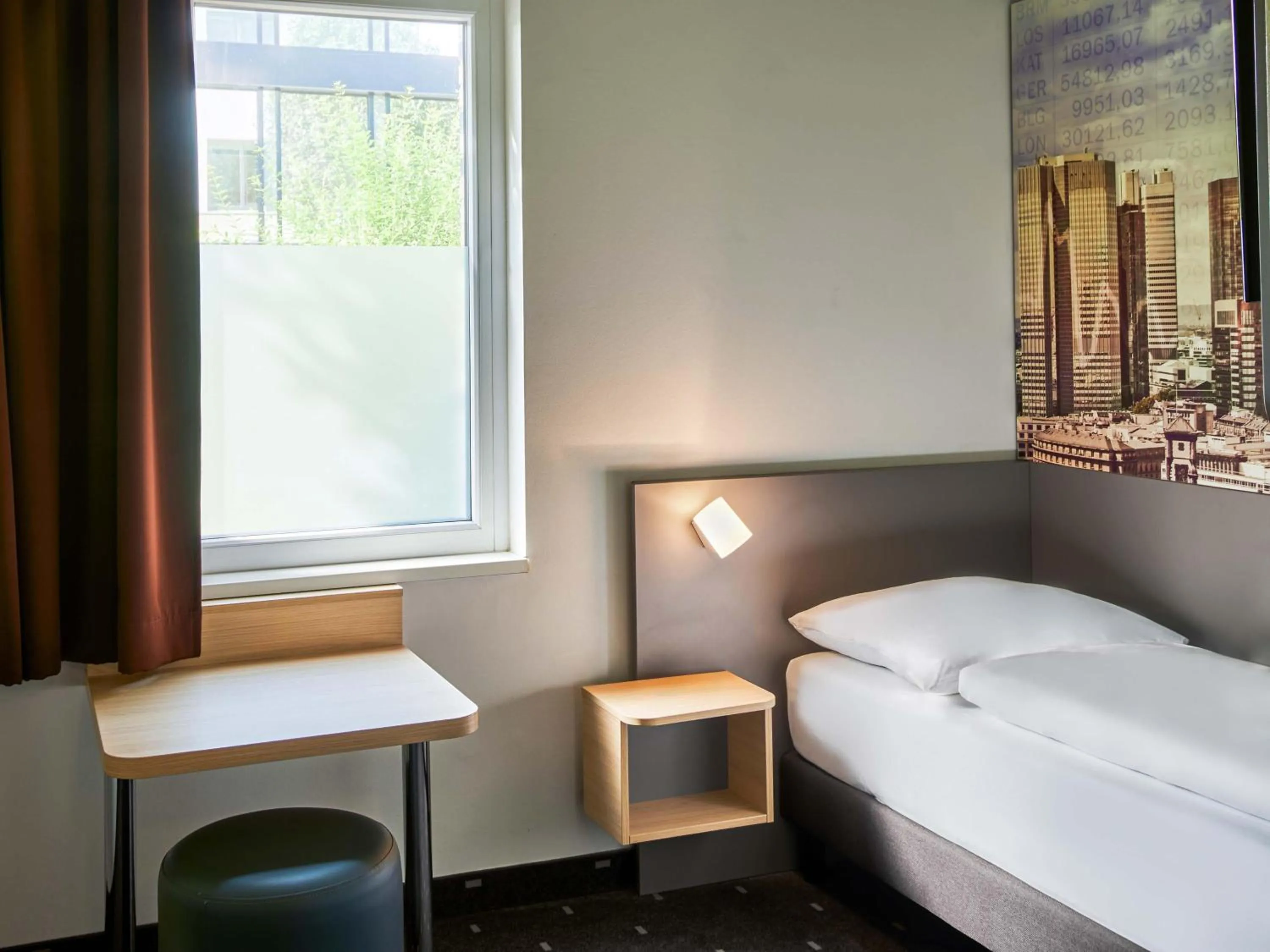 Bathroom, Bed in B&B Hotel Frankfurt-West