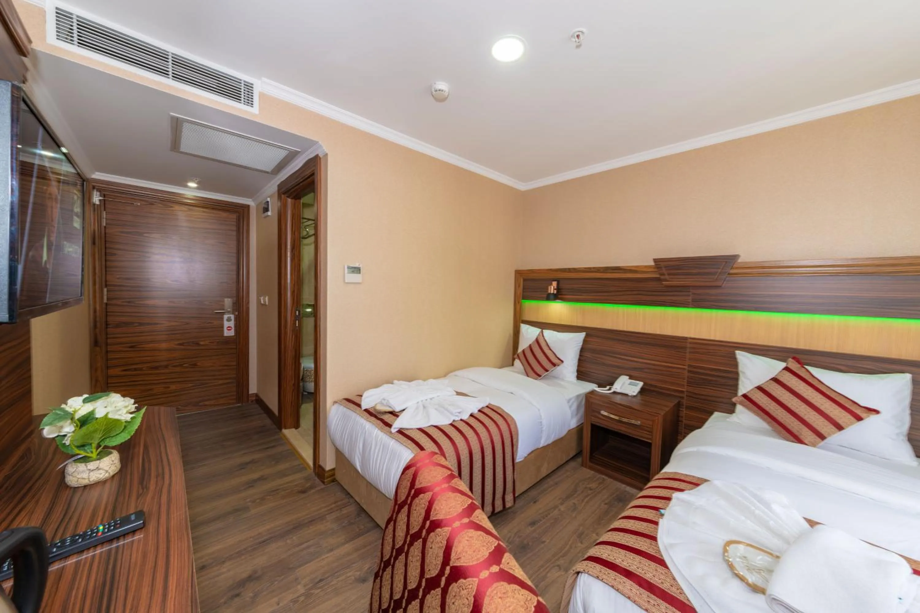 Photo of the whole room, Bed in Vision Deluxe Hotel