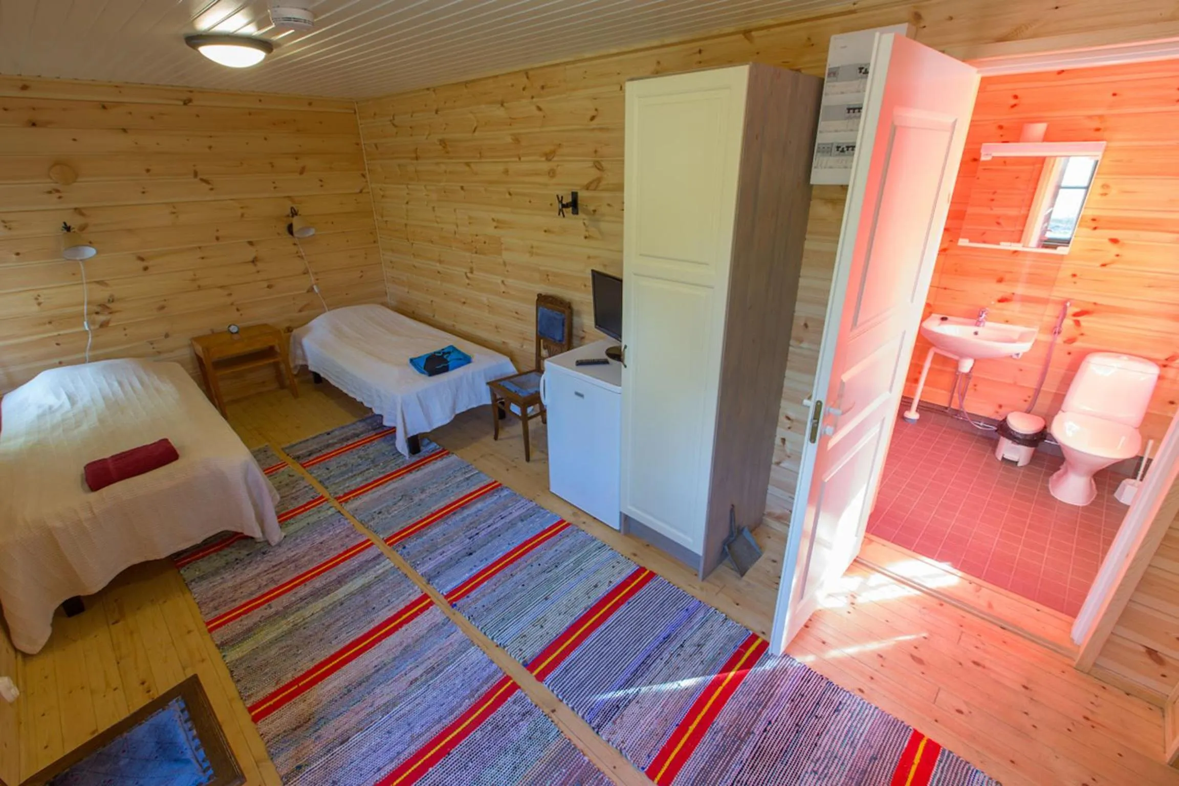 Shower, Bed in Löydön Kartano