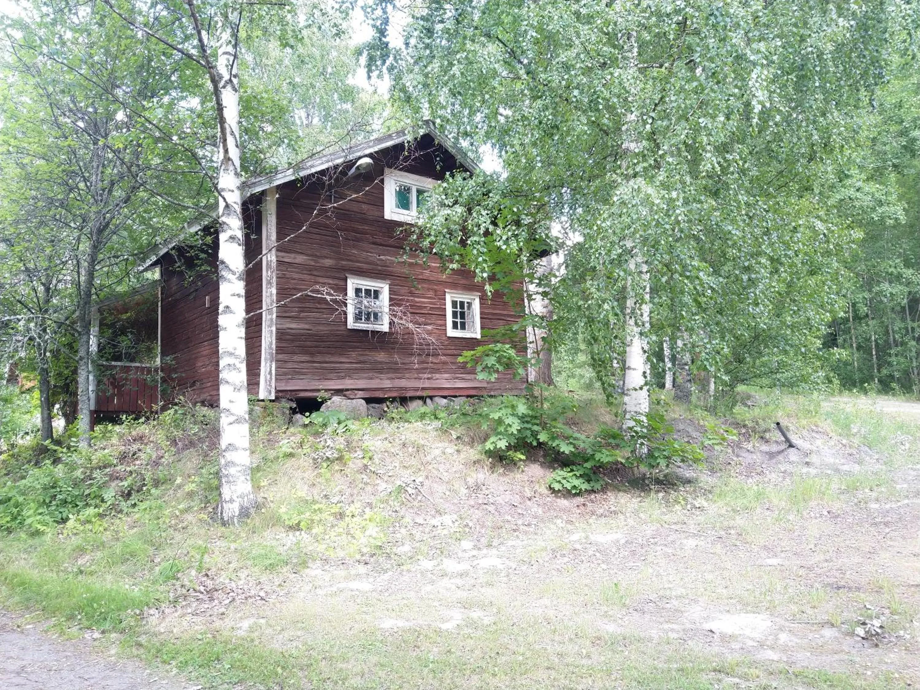 Property building in Löydön Kartano