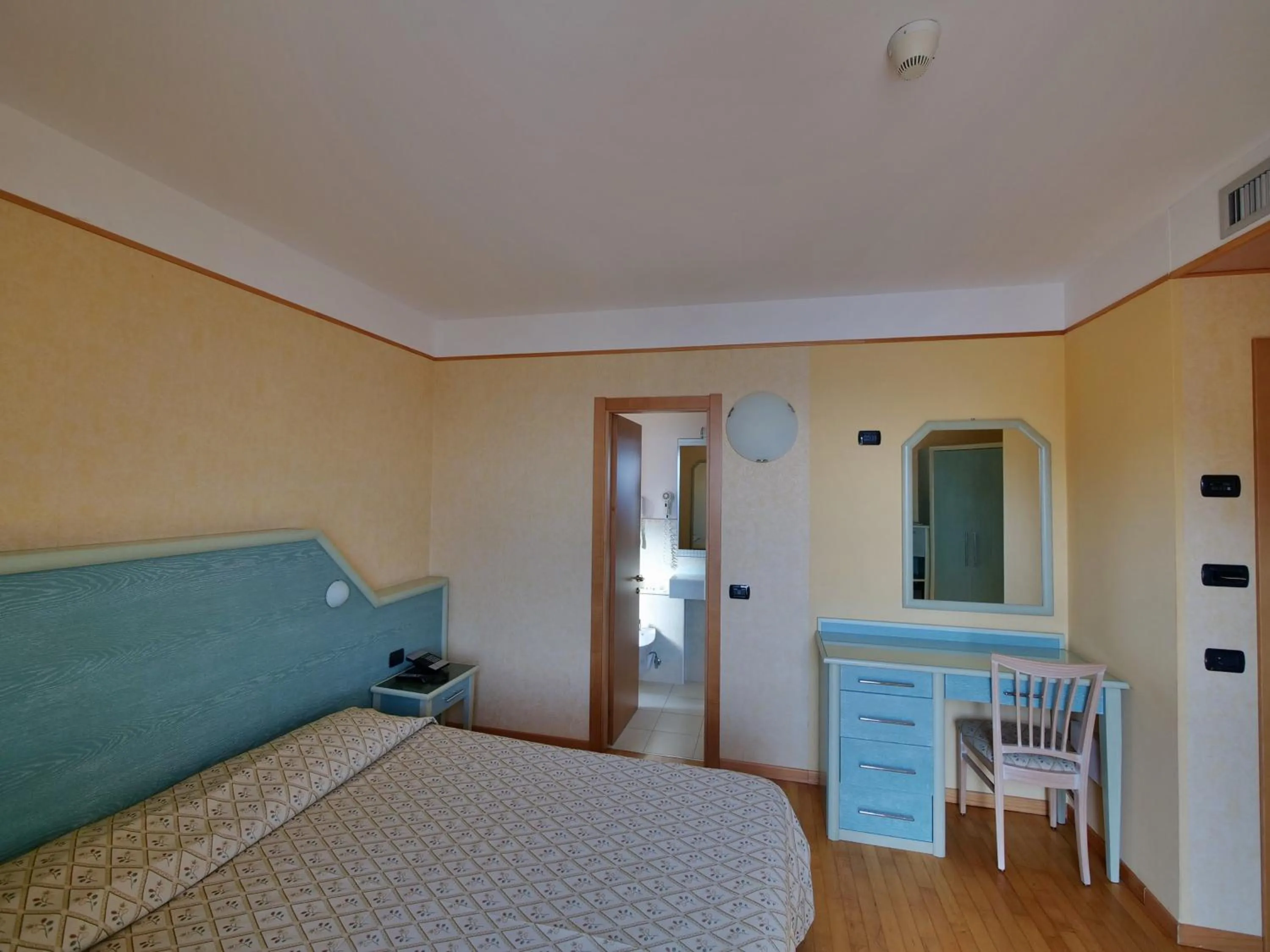 Photo of the whole room, Bed in Hotel Residence Mondial