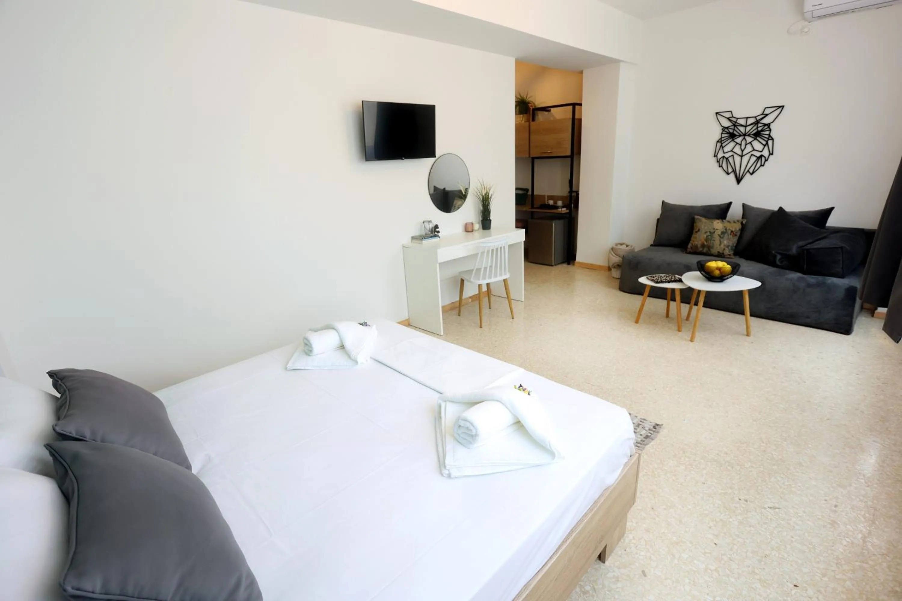 TV and multimedia in Old Town Hall Suites and Apartments