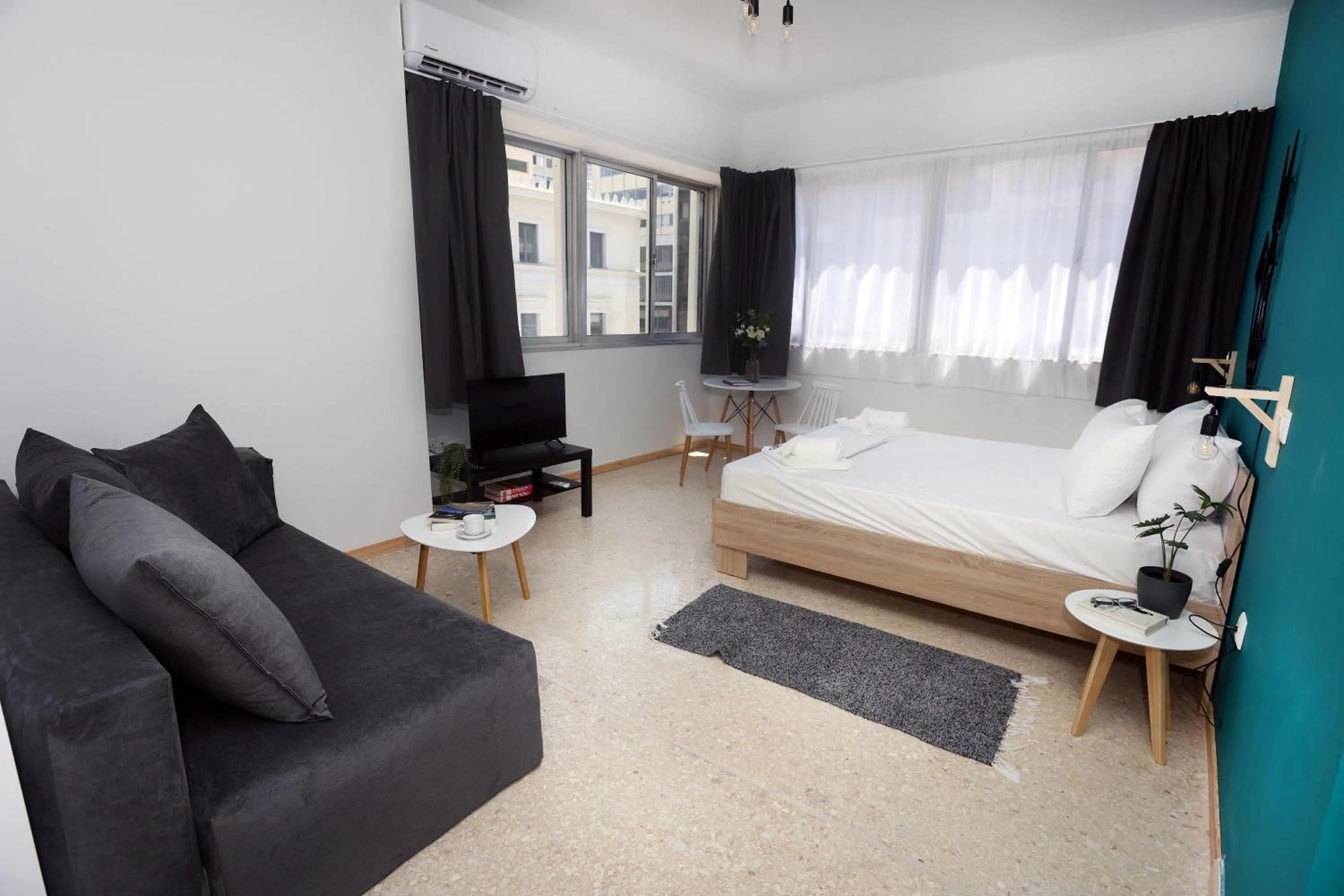 TV and multimedia, Bed in Old Town Hall Suites and Apartments