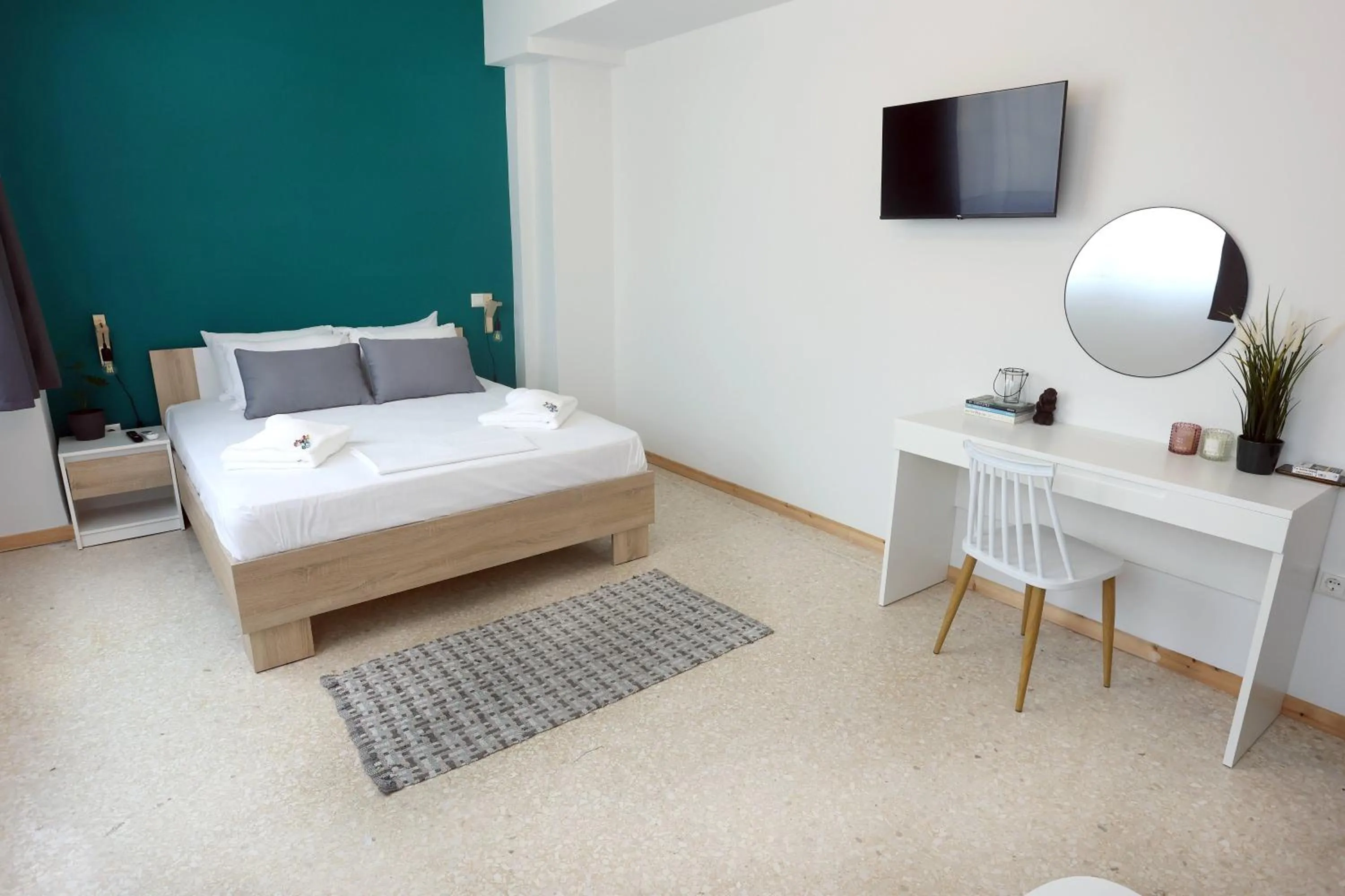 TV and multimedia, Bed in Old Town Hall Suites and Apartments