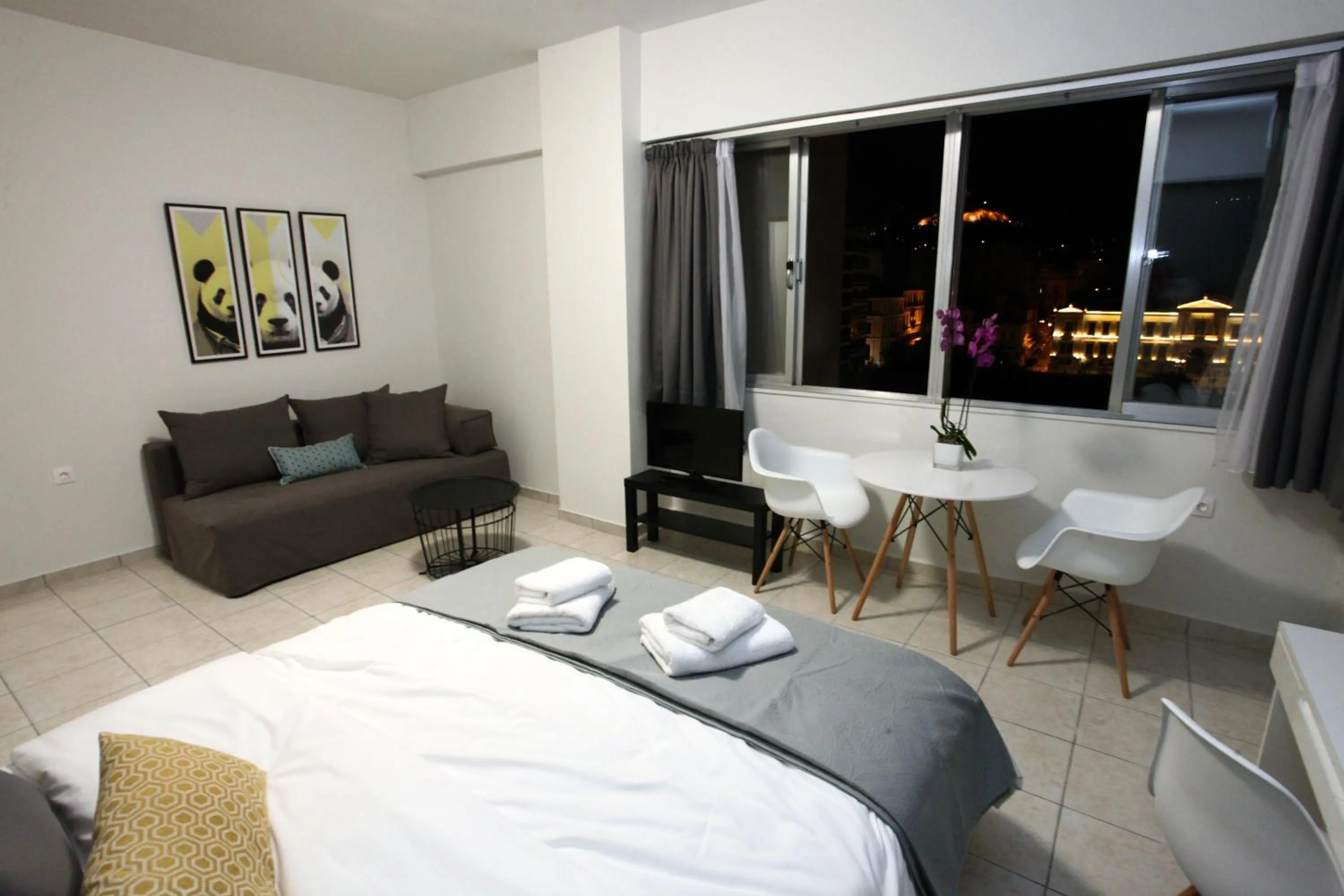 Photo of the whole room, Bed in Old Town Hall Suites and Apartments