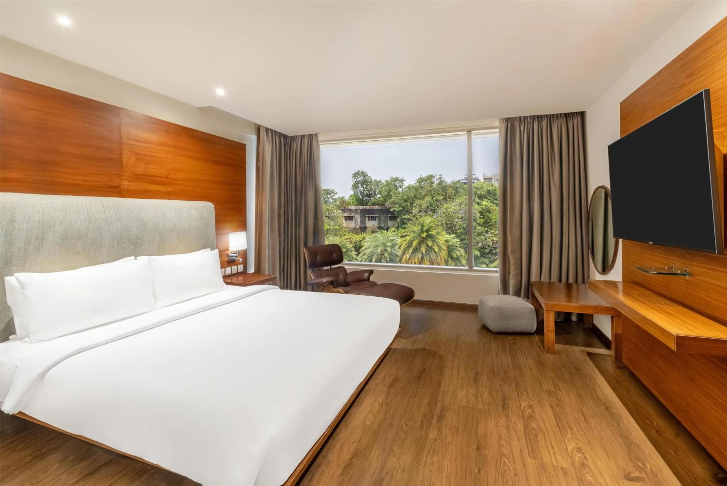 Photo of the whole room, Bed in Radisson Blu Plaza Hotel Hyderabad Banjara Hills