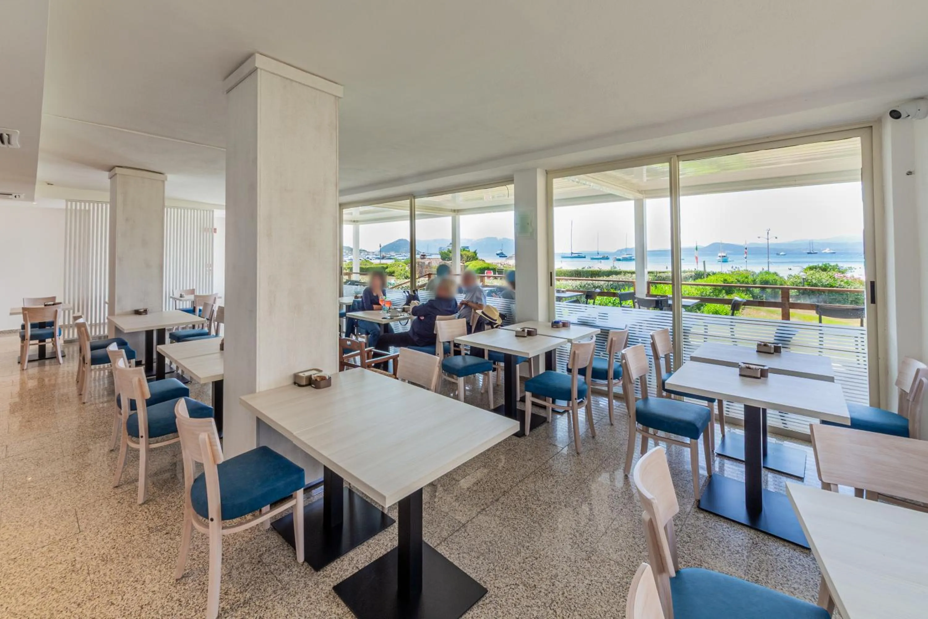 Restaurant/places to eat in Hotel Castello