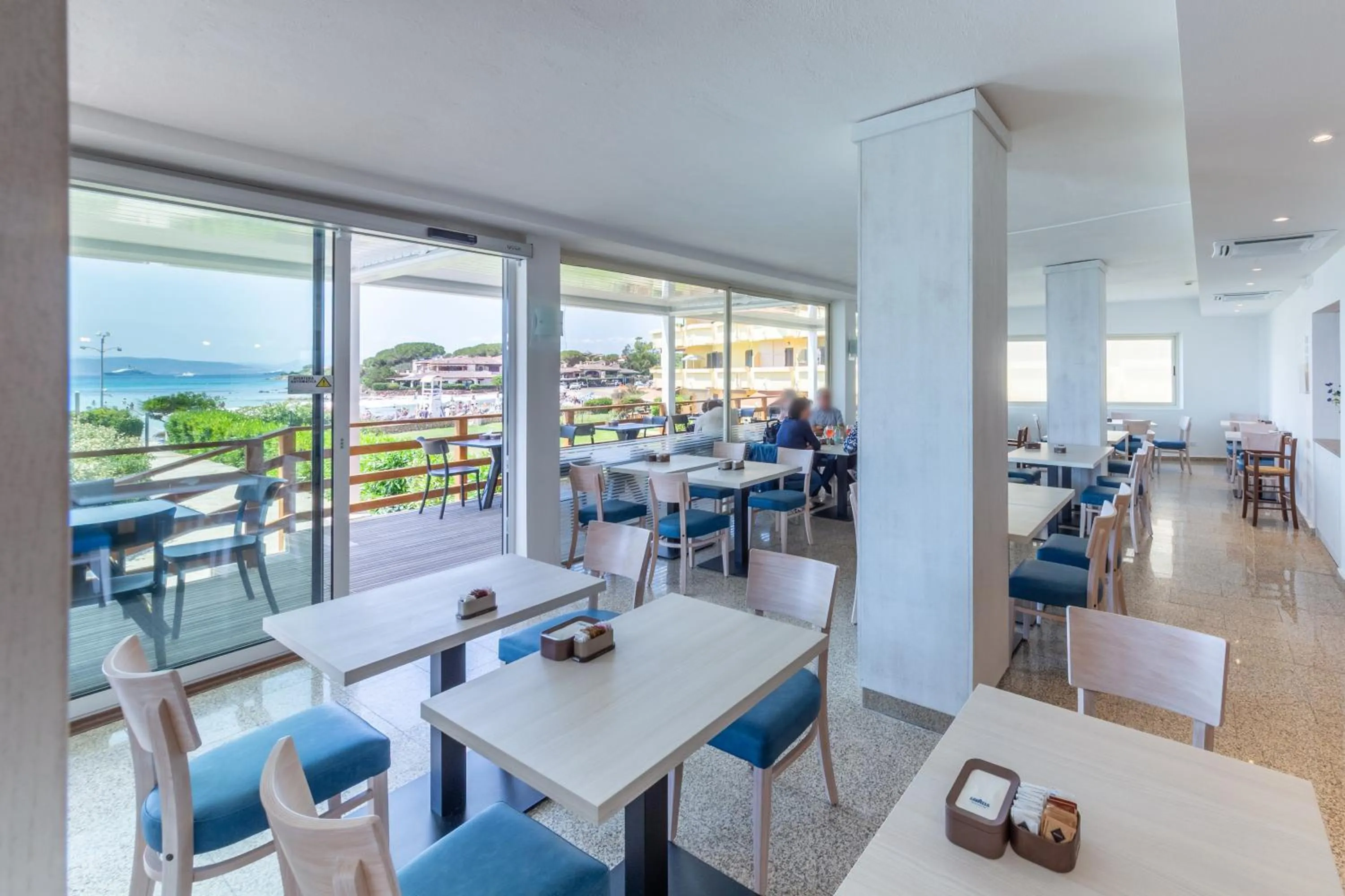 Restaurant/places to eat in Hotel Castello