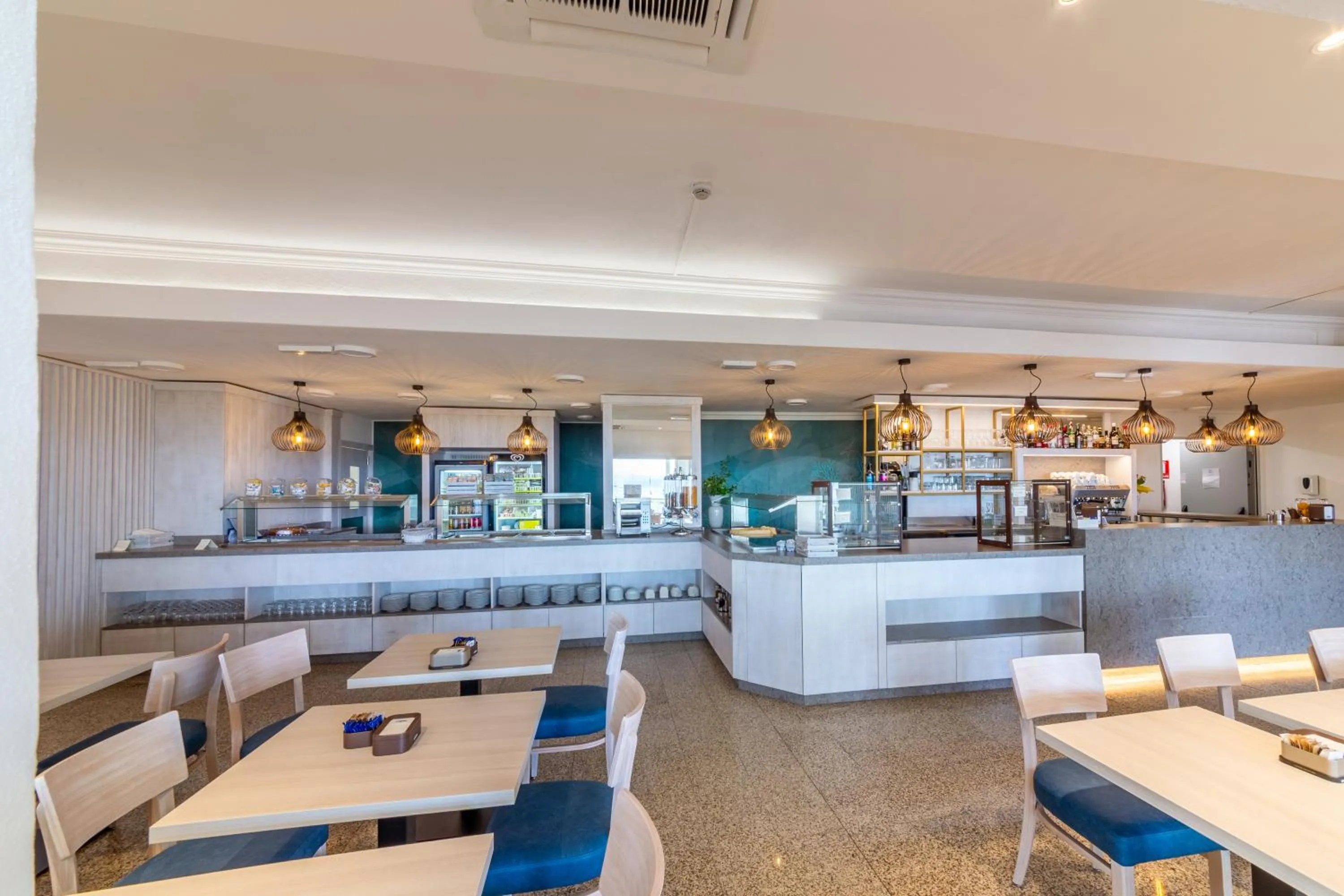 Restaurant/places to eat in Hotel Castello