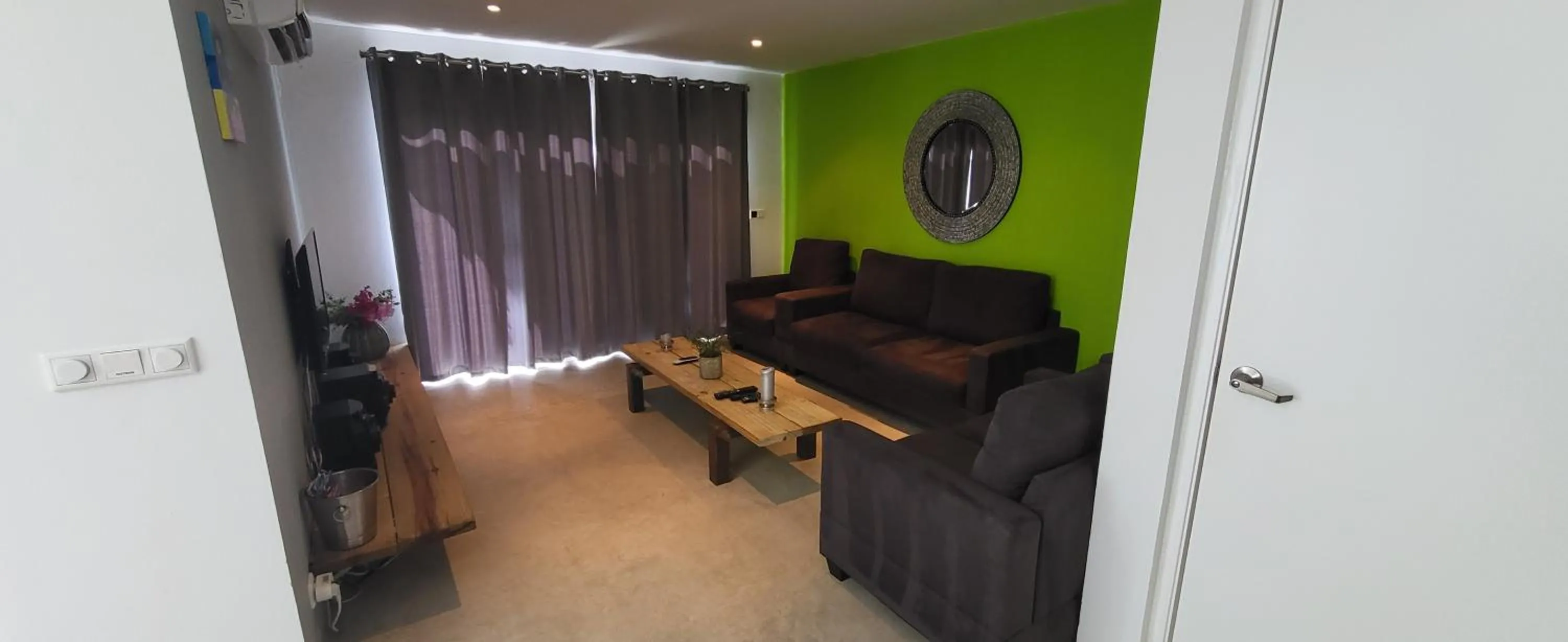 TV and multimedia in Sunny Hill Apartment