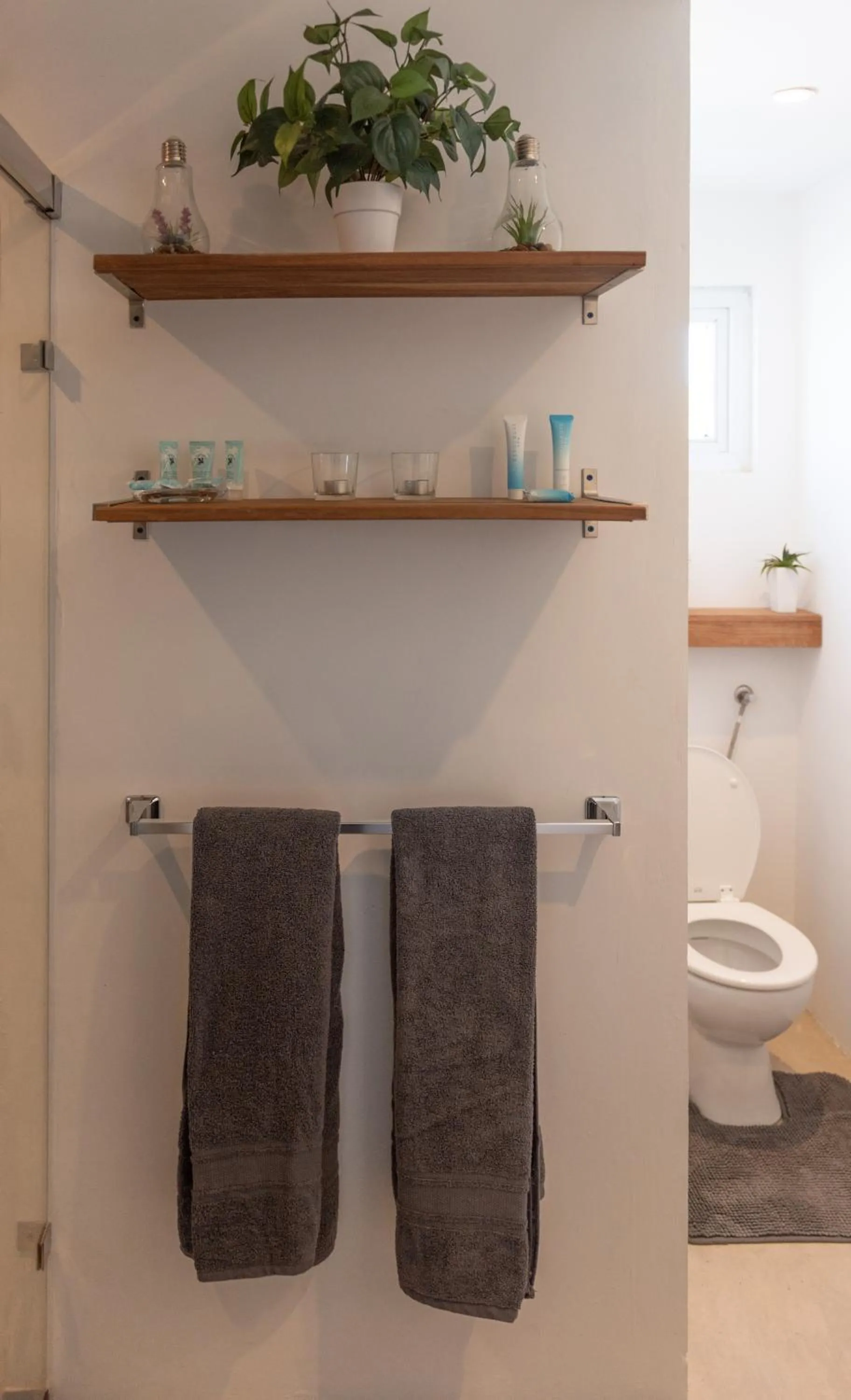 Toilet in Sunny Hill Apartment