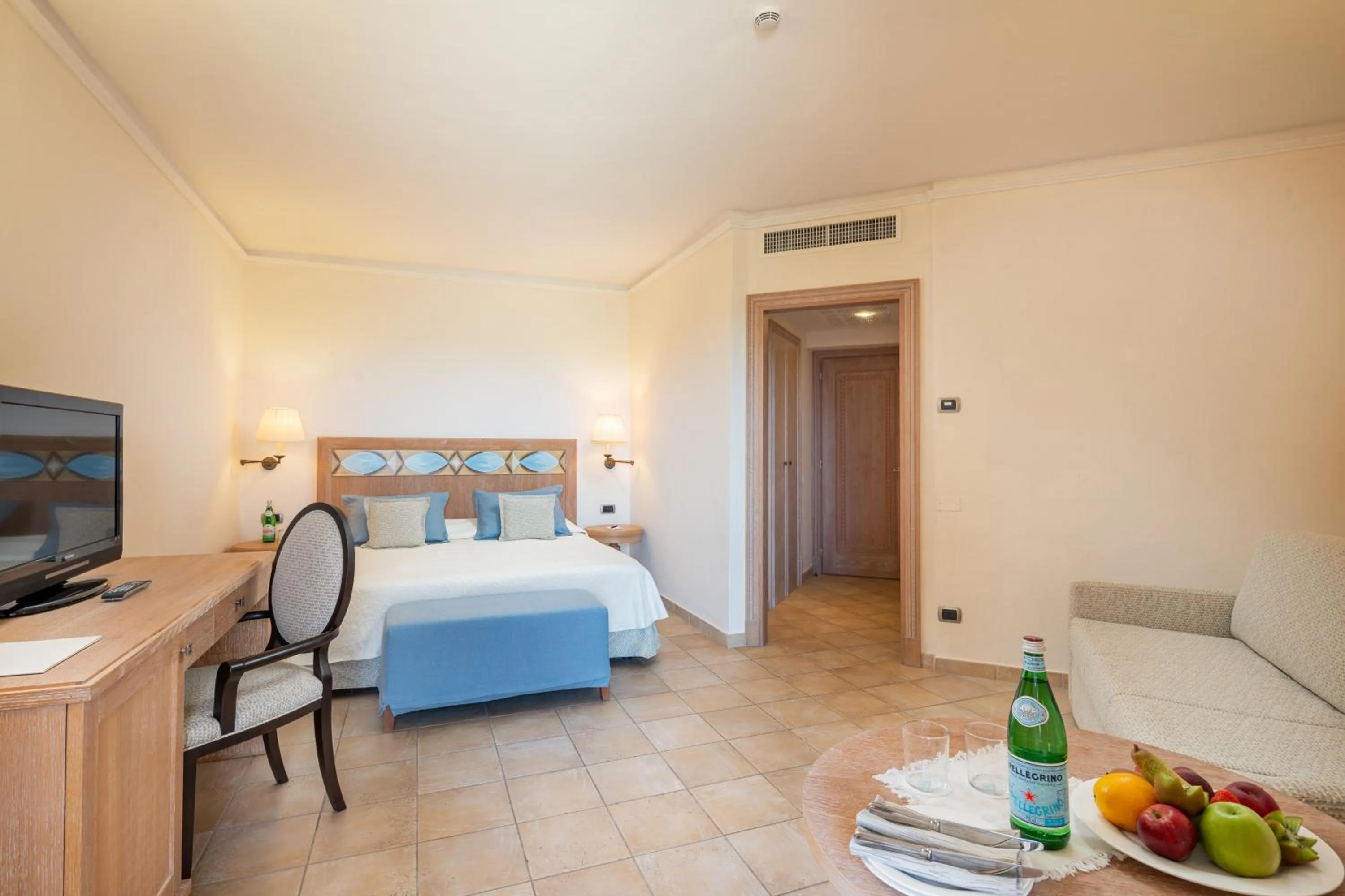 Bedroom, Bed in Petra Bianca