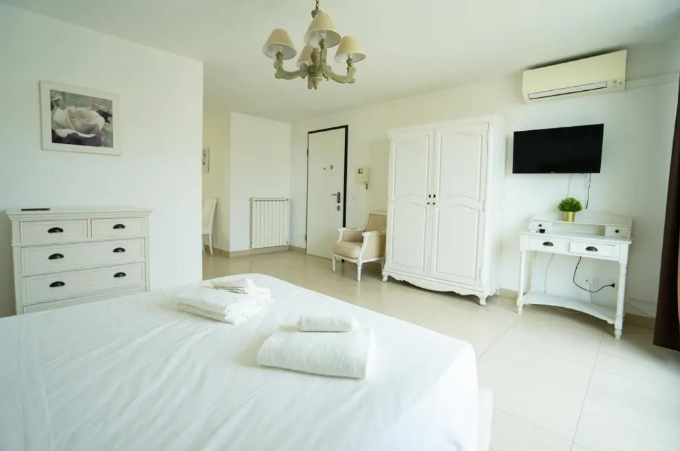 Bed in Isa Residence Fiumicino Airport